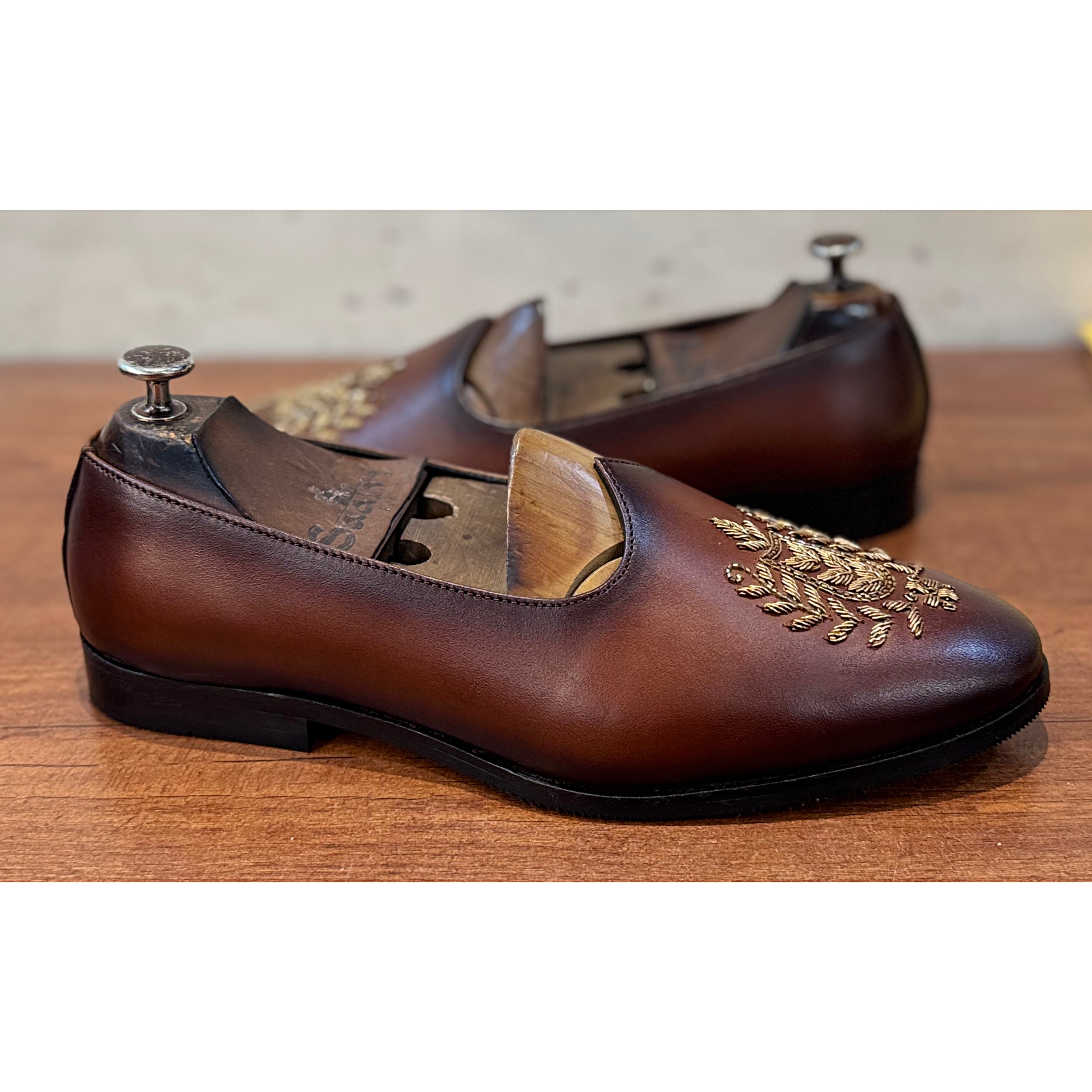 Tan Brown Leather Leaf Zardosi Jalsa