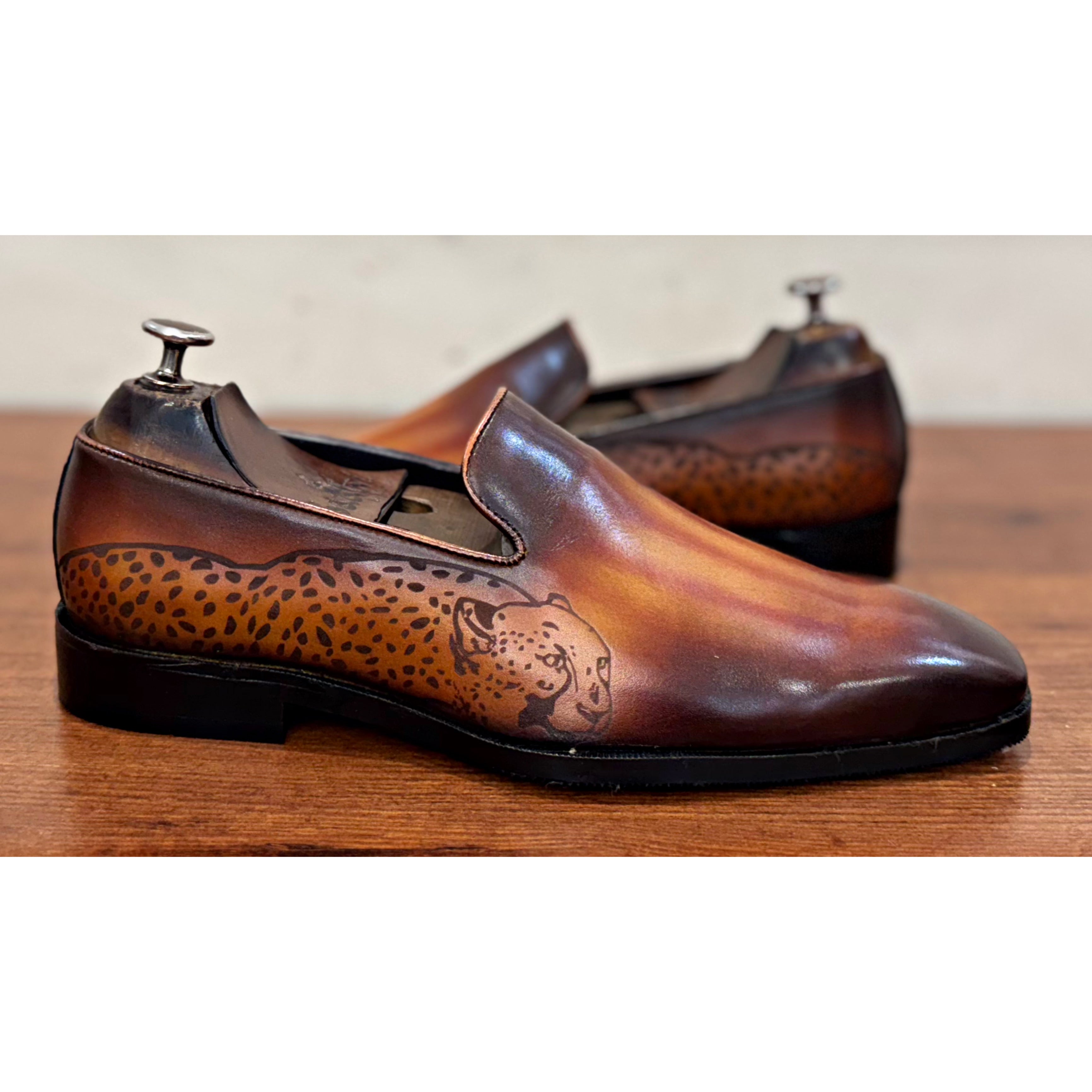 TAN HAND PATINA LOAFERS TIGER