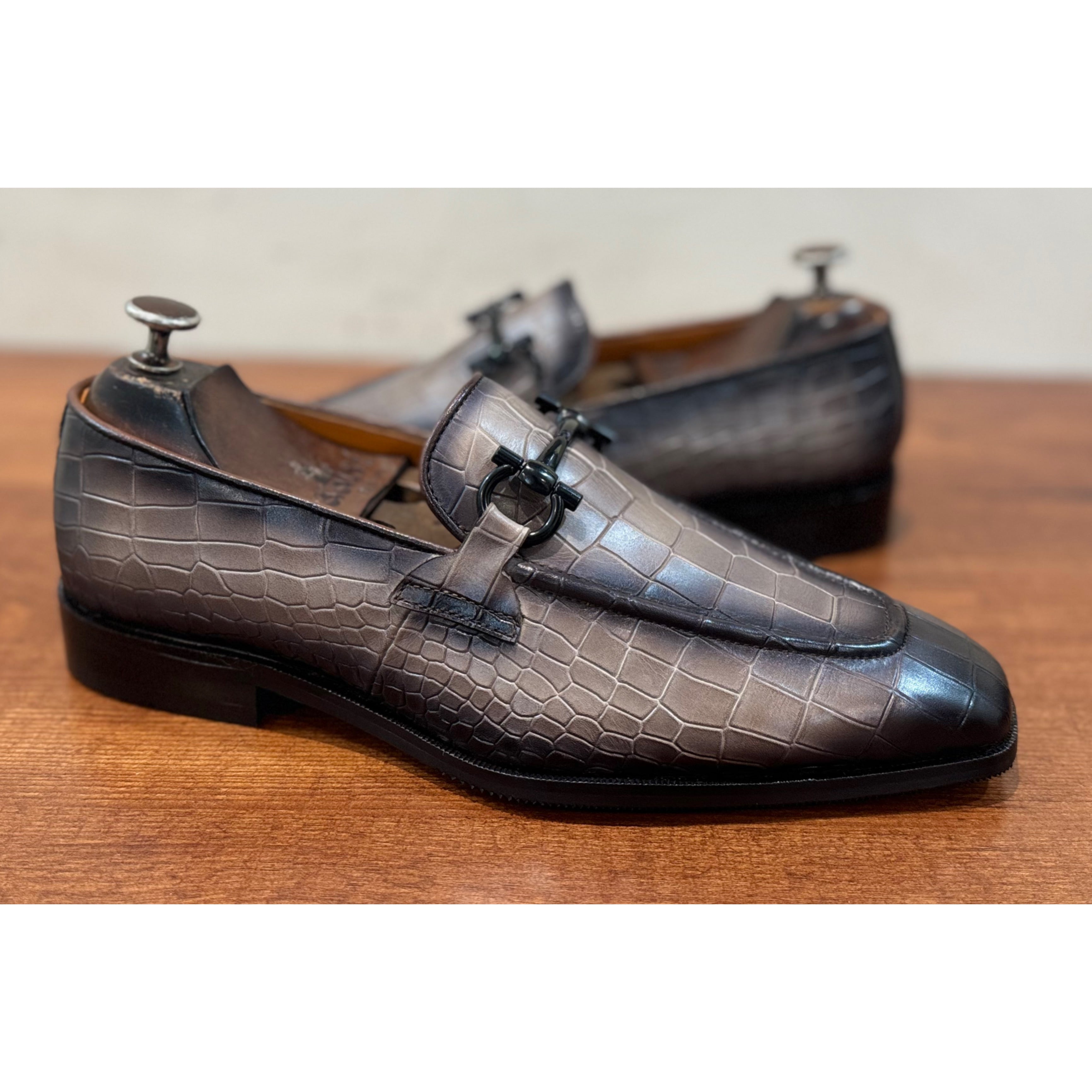 Grey Croco Loafers With Buckel