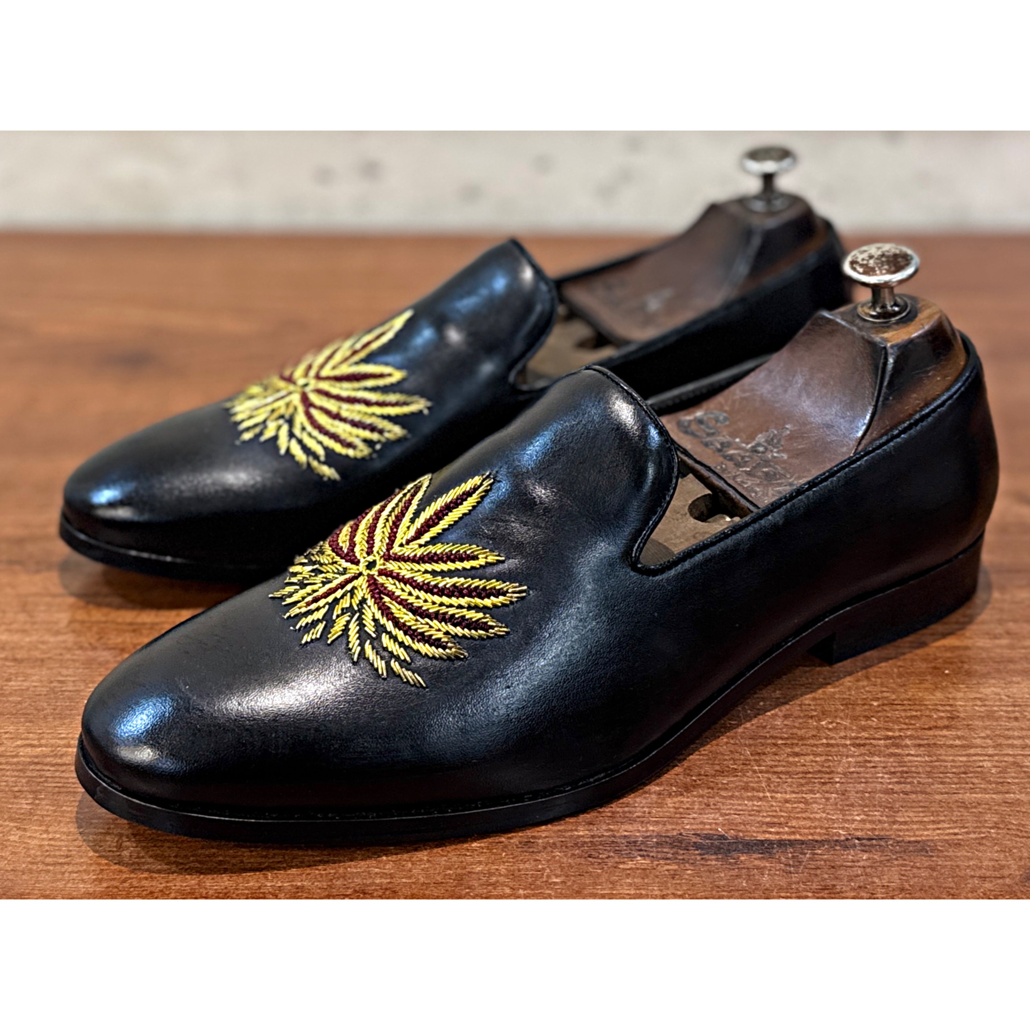 Royal Palm Embroidered Loafers – Black