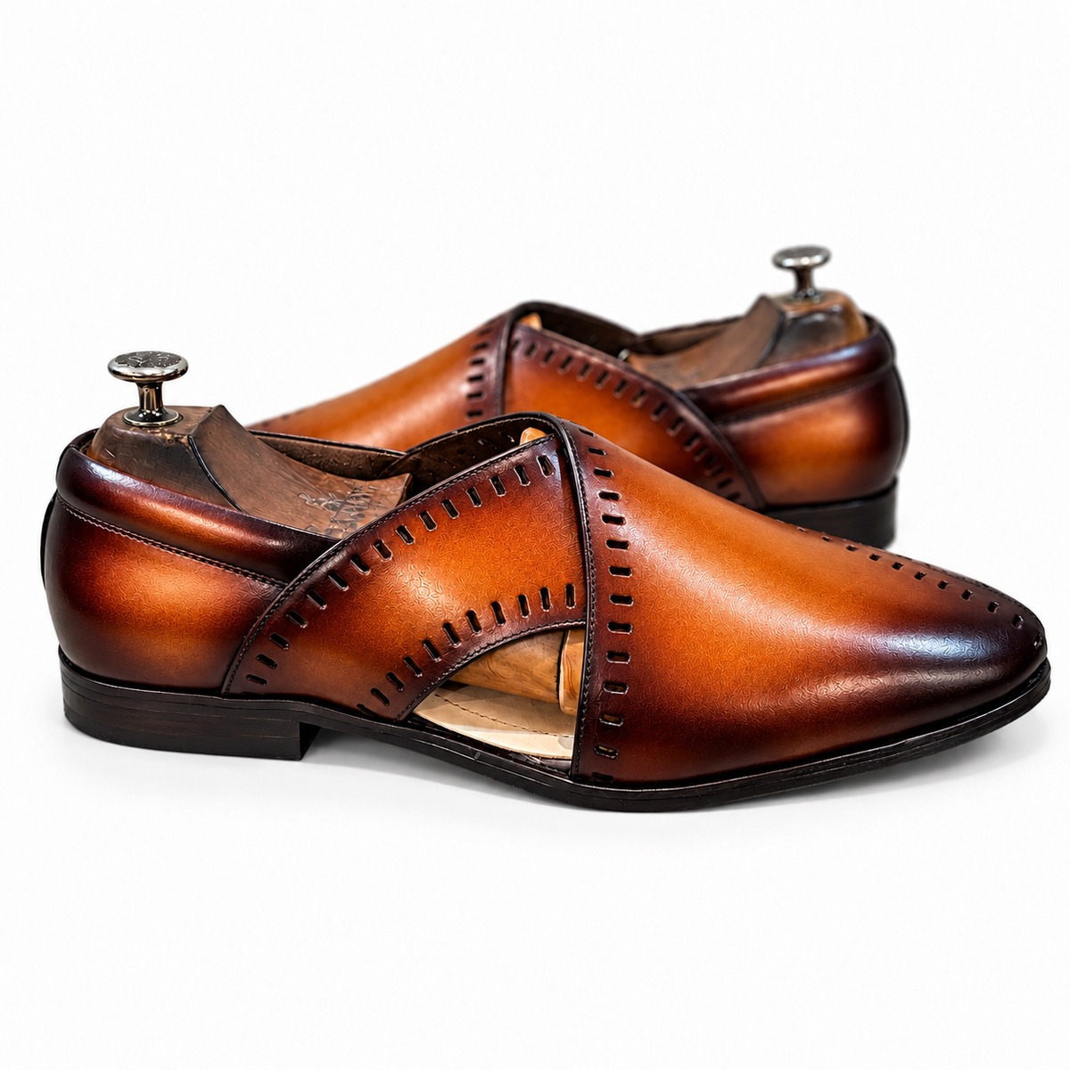 Cognac Veridian — Cognac Brown Hand-Patina Cut-Out Peshwari