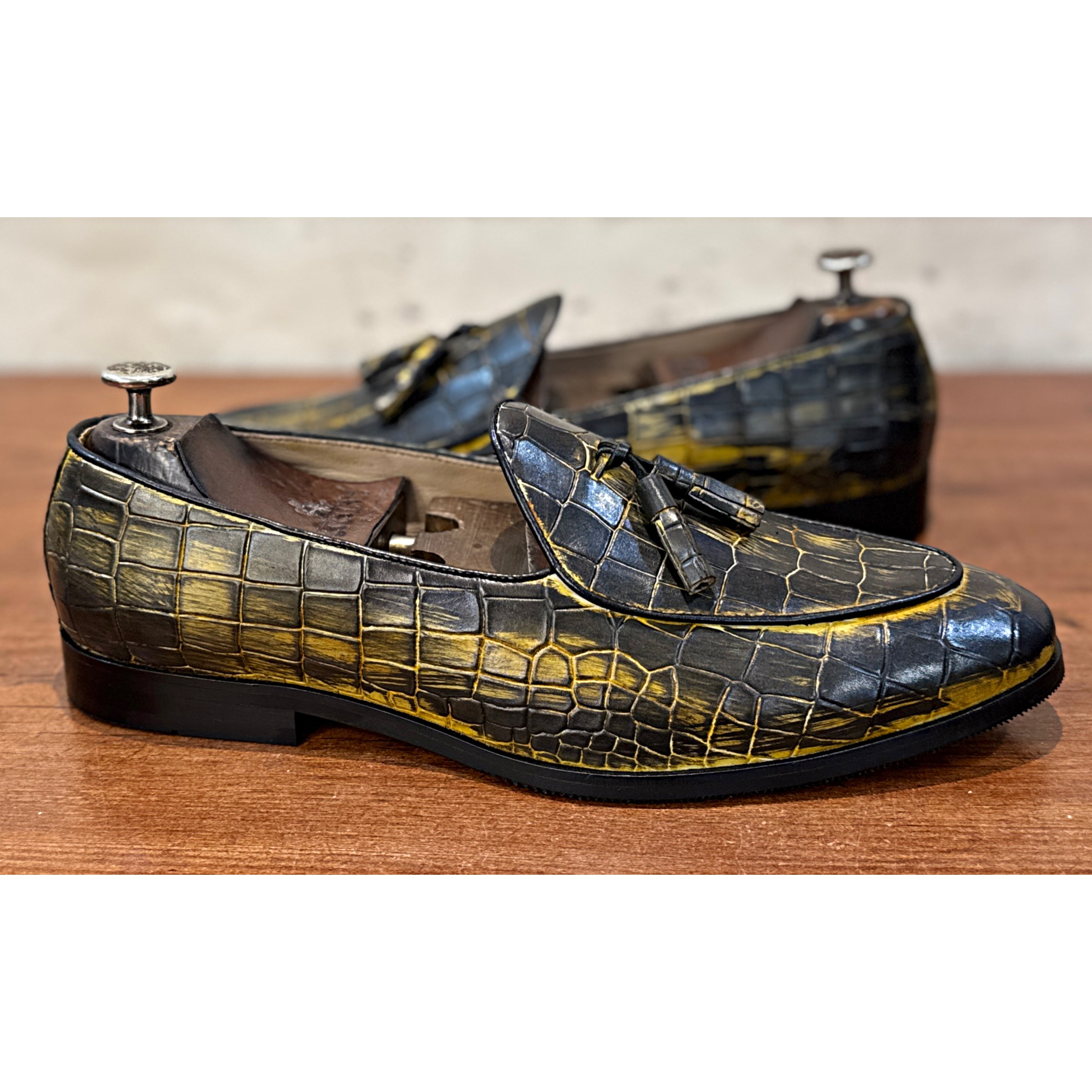 Black & Gold Croc-Embossed Tassel Loafers – Luxury Designer Slip-On Dress Shoes