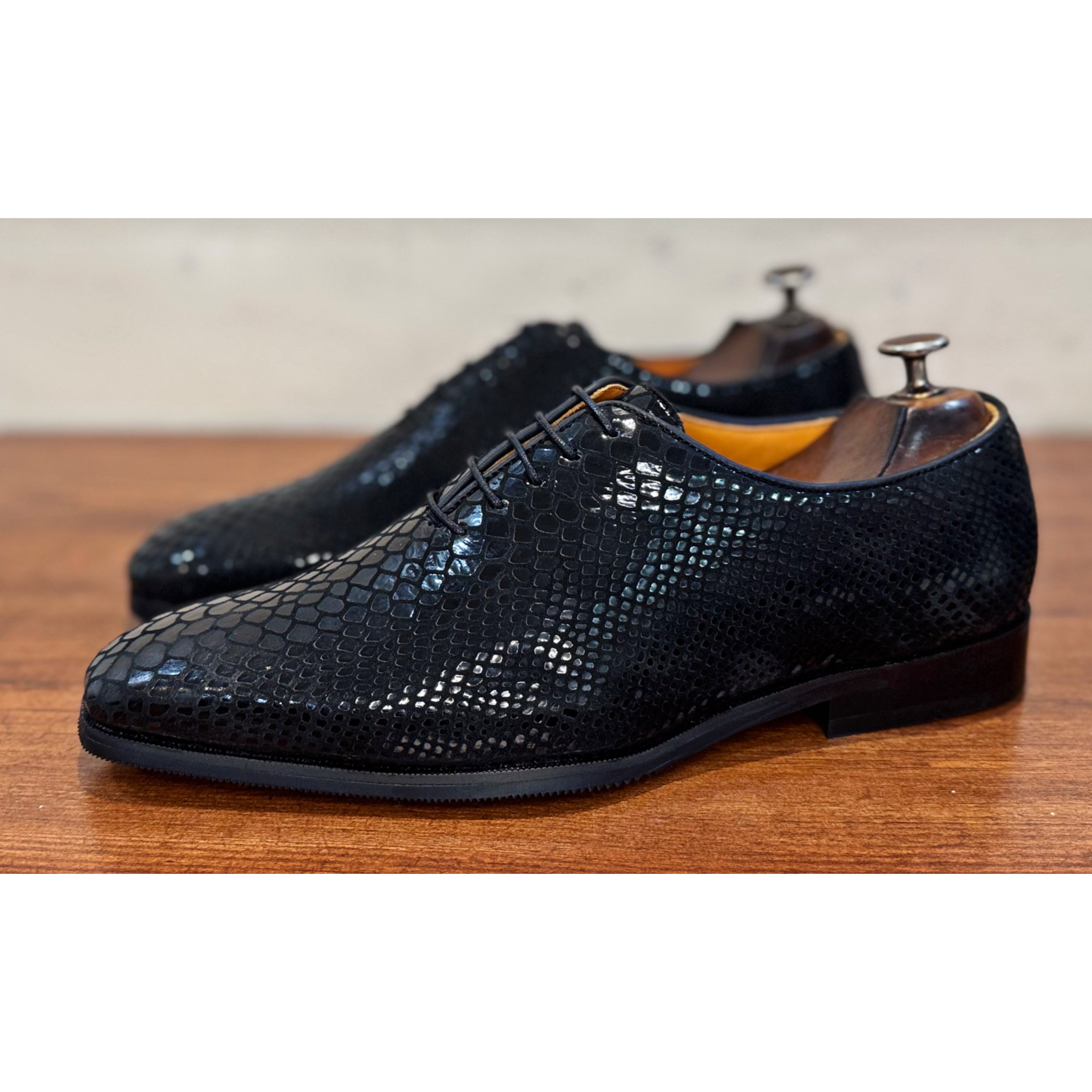 Wholecut Oxfords Snake Foil Black