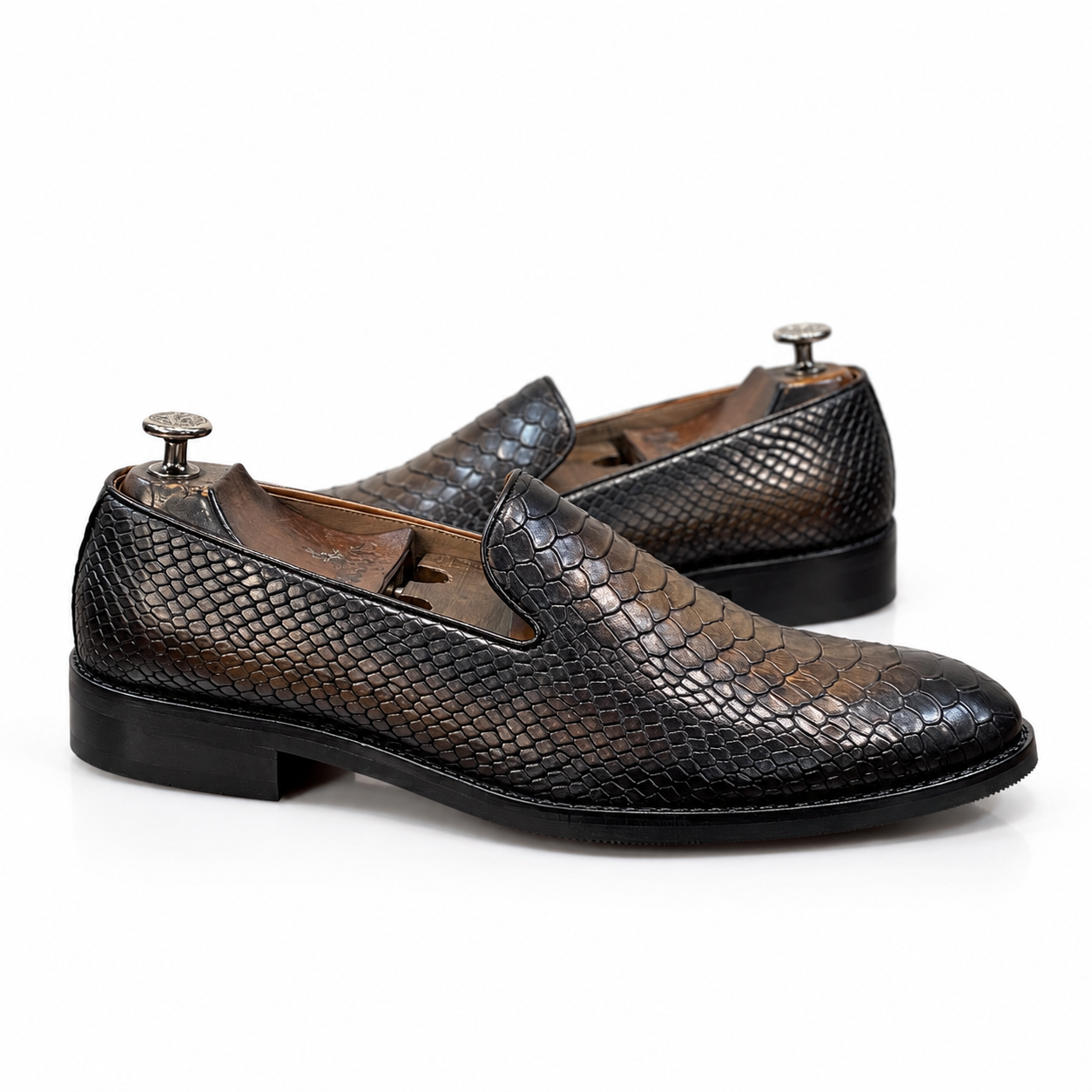 Noir Élan Embossed Leather Loafer