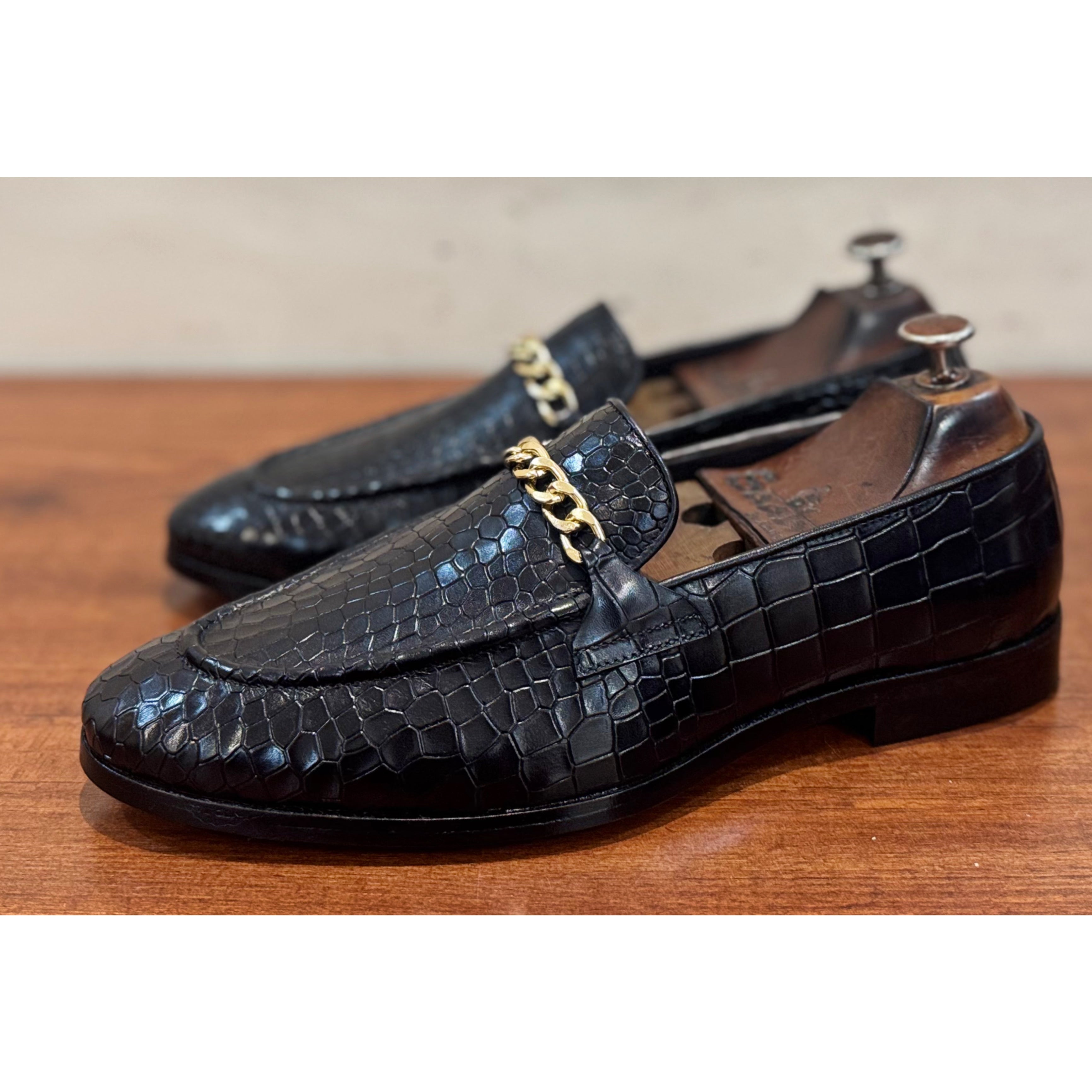 Croco Loafers With Chain