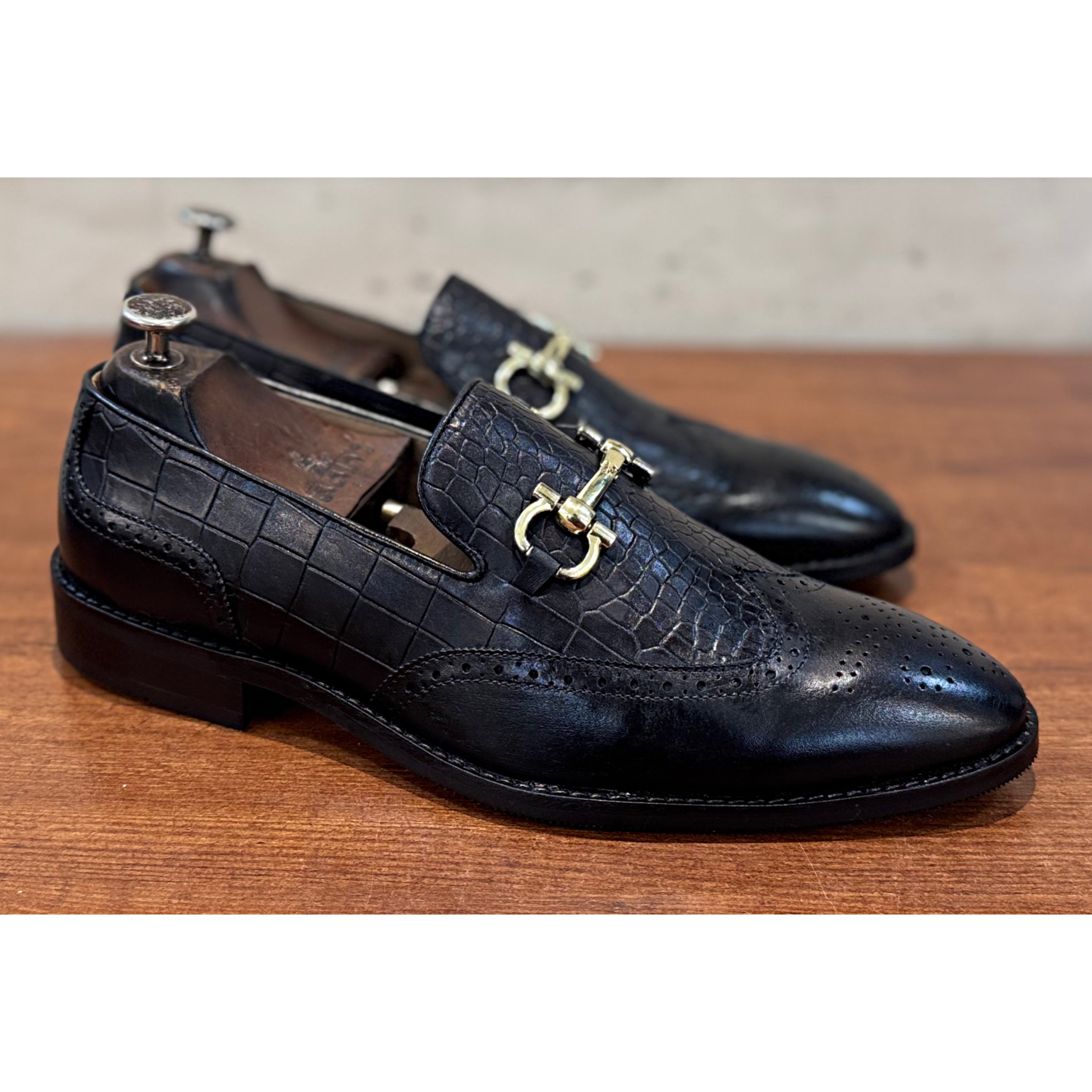 Wingcap Loafers With Metal Trim Blk