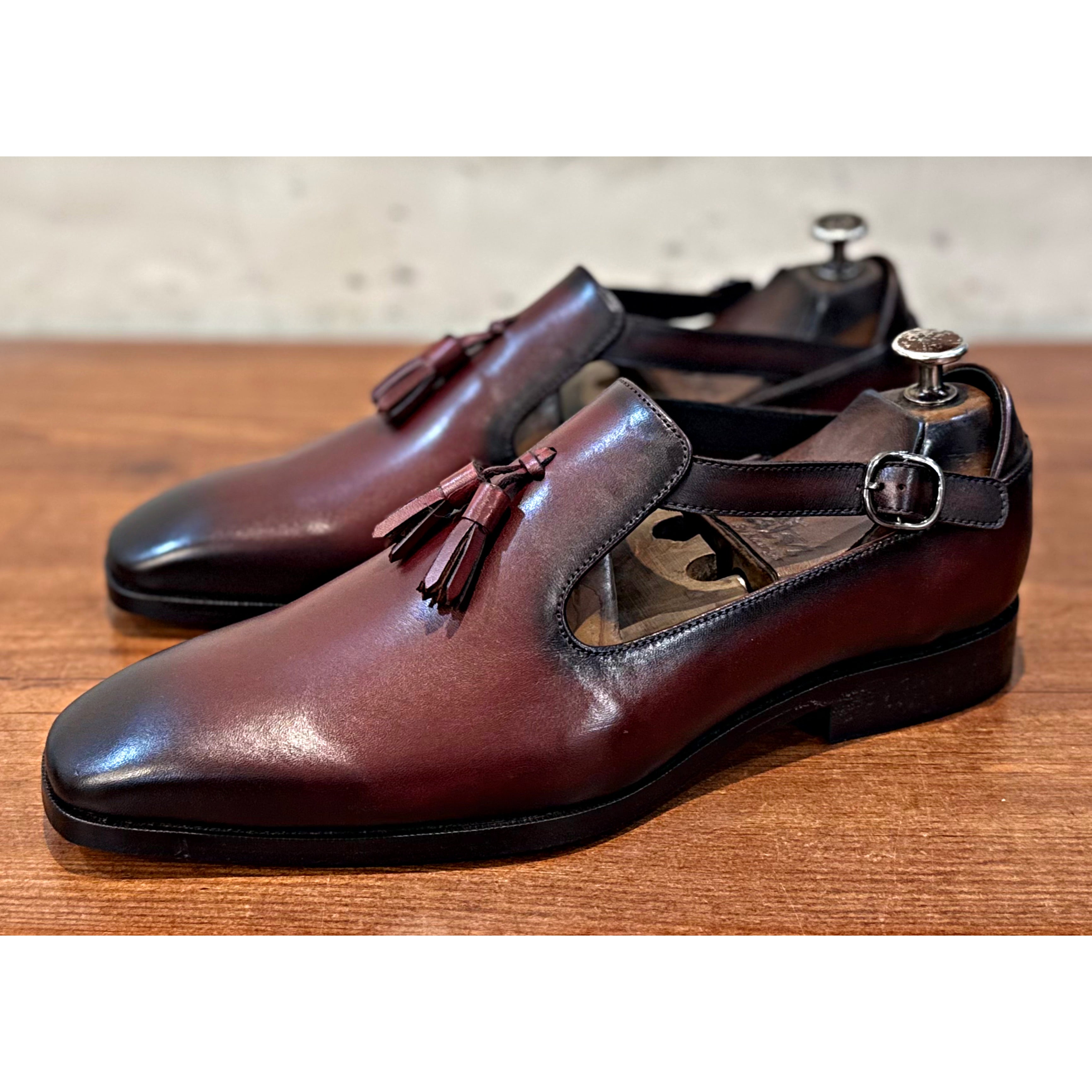 Closed-Toe Tassel Leather Sandals Bordo