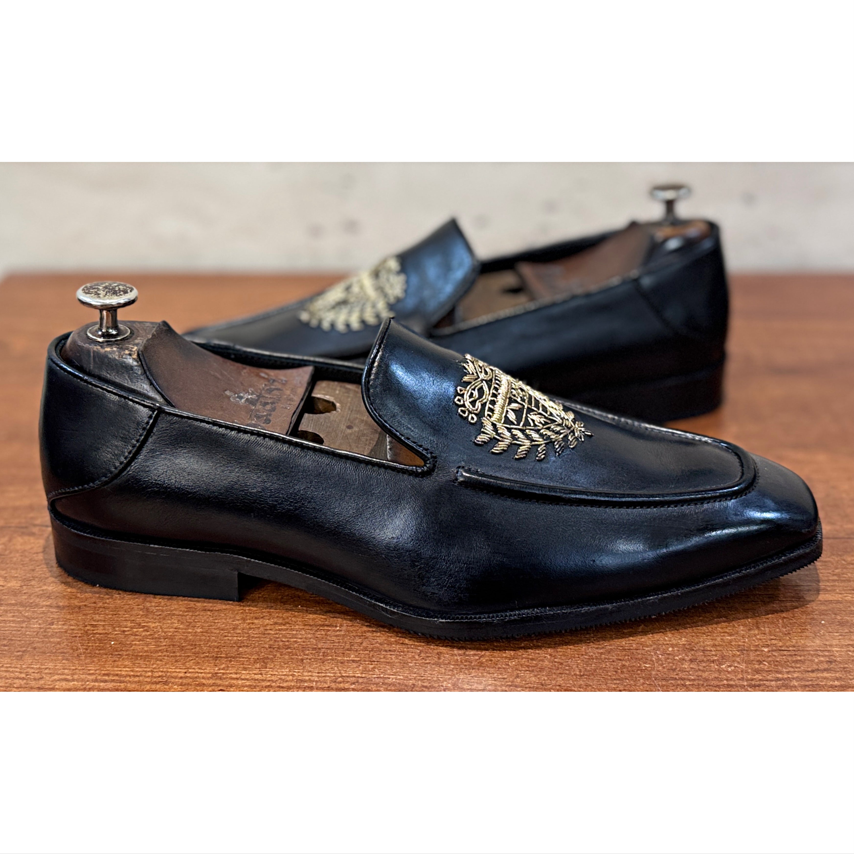 Men’s Black Leather Embroidered Crest Loafers – Luxury Slip-On Formal Shoes