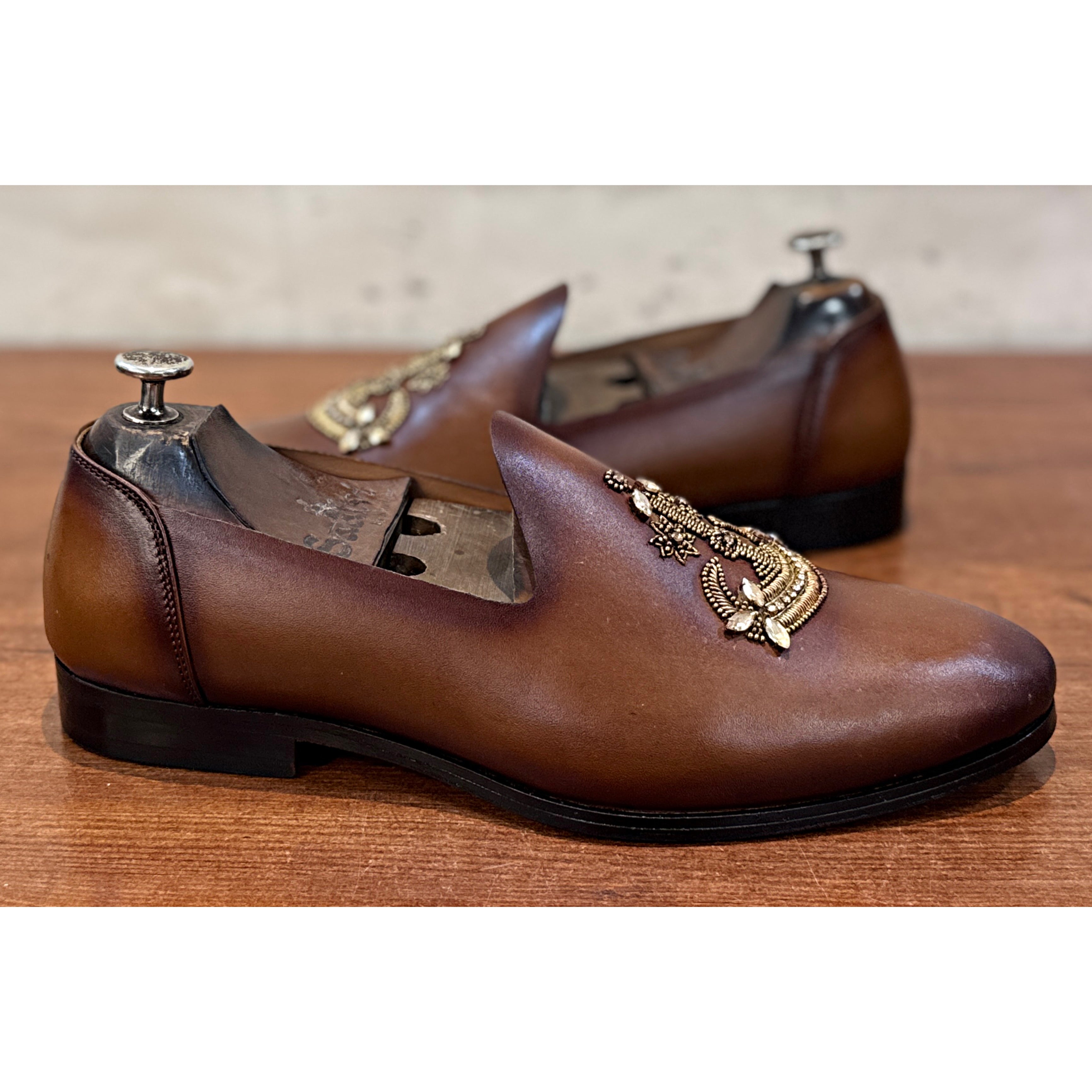 Anchor Hand Zardosi Jutti Tan