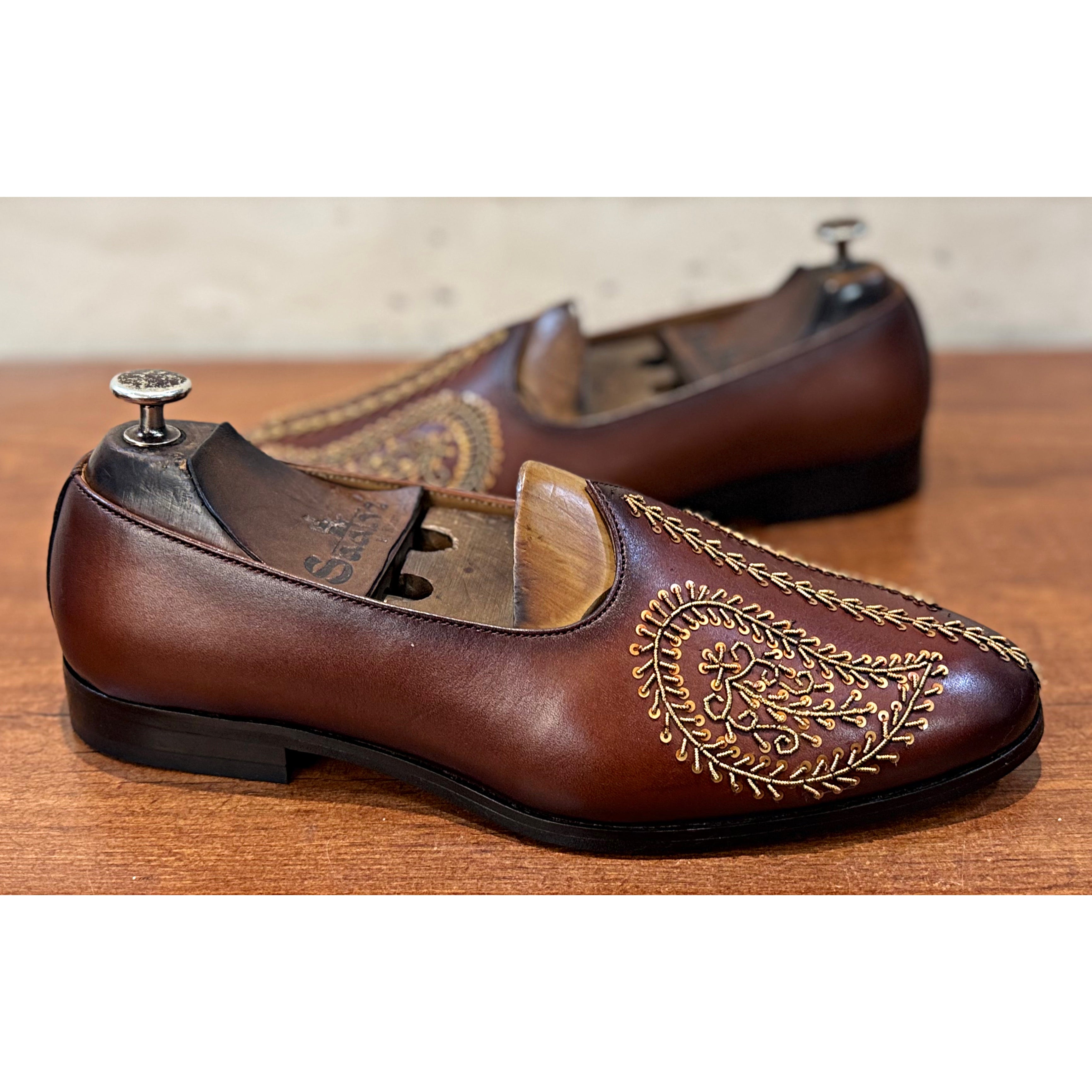 Hand Finished Jalsa With Leaf Embroidery