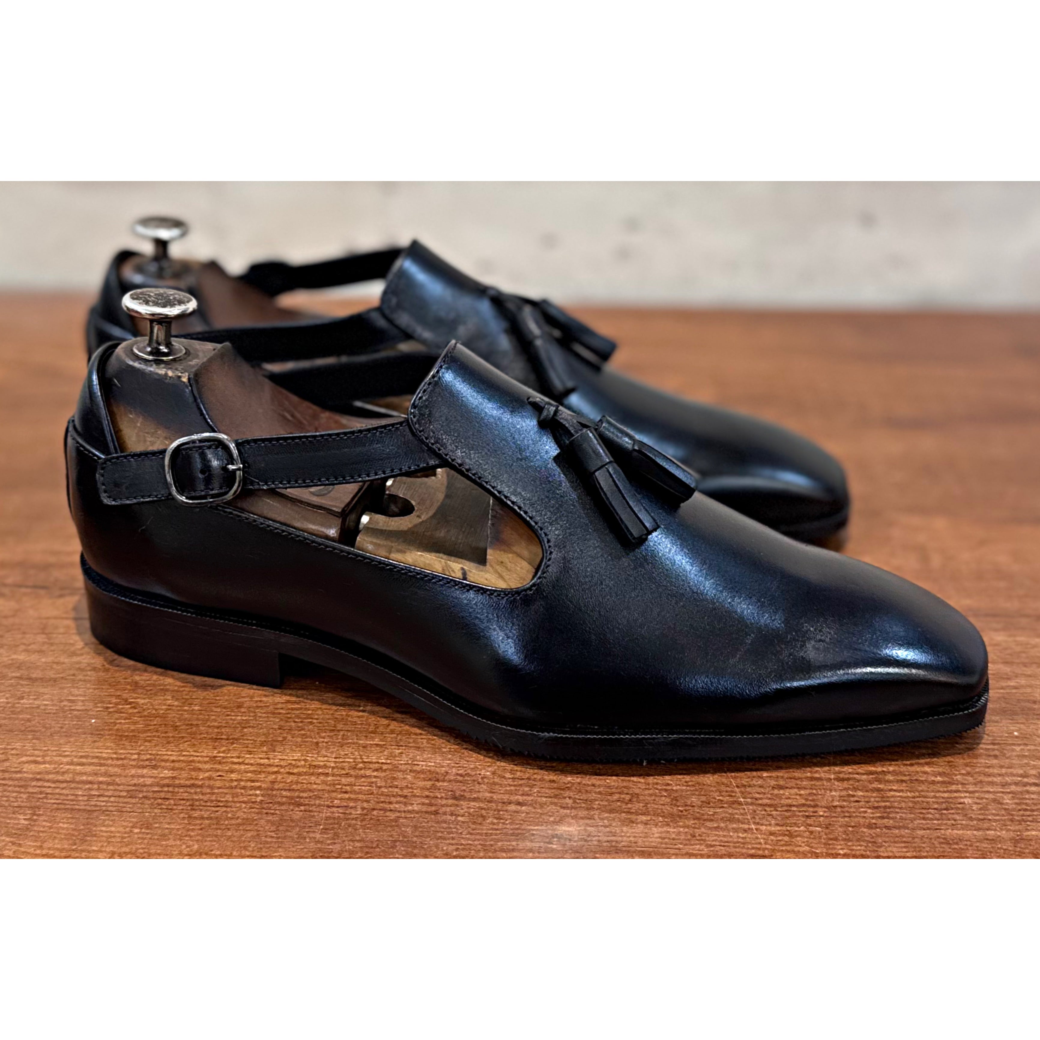 Closed-Toe Tassel Leather Sandals Black