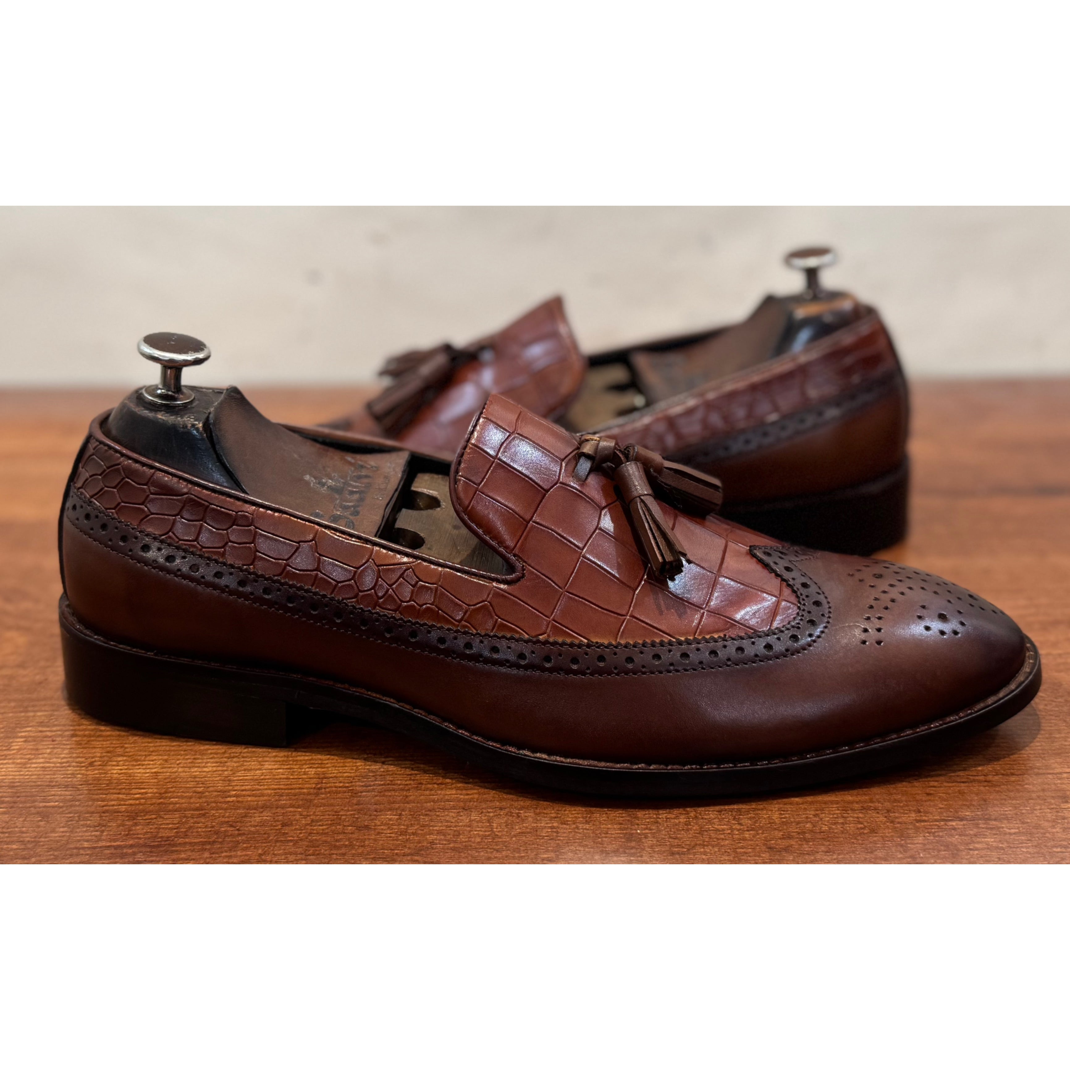 Twin Texture Wingcap Tassel Loafers