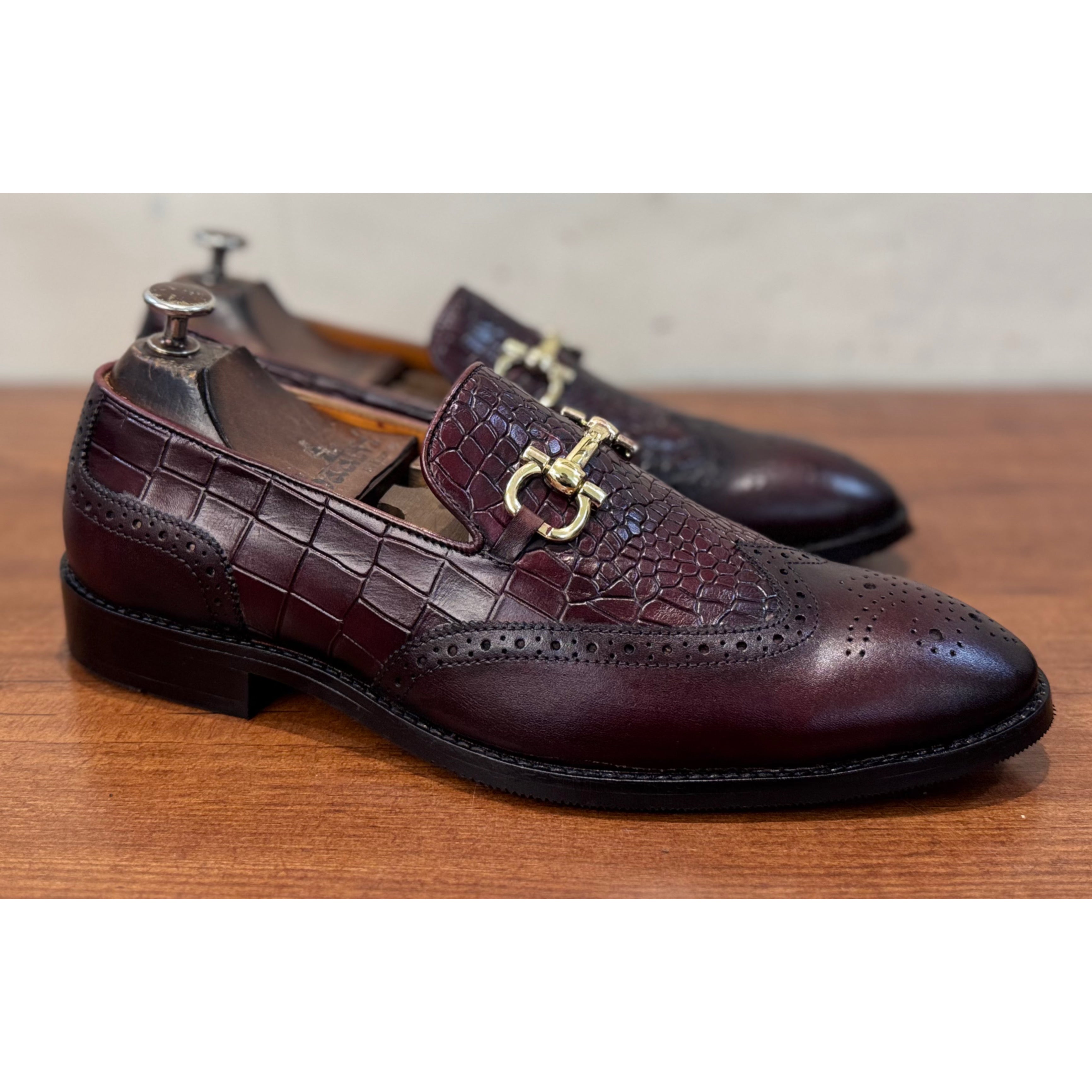 Wingcap Loafers With Metal Trim Brown