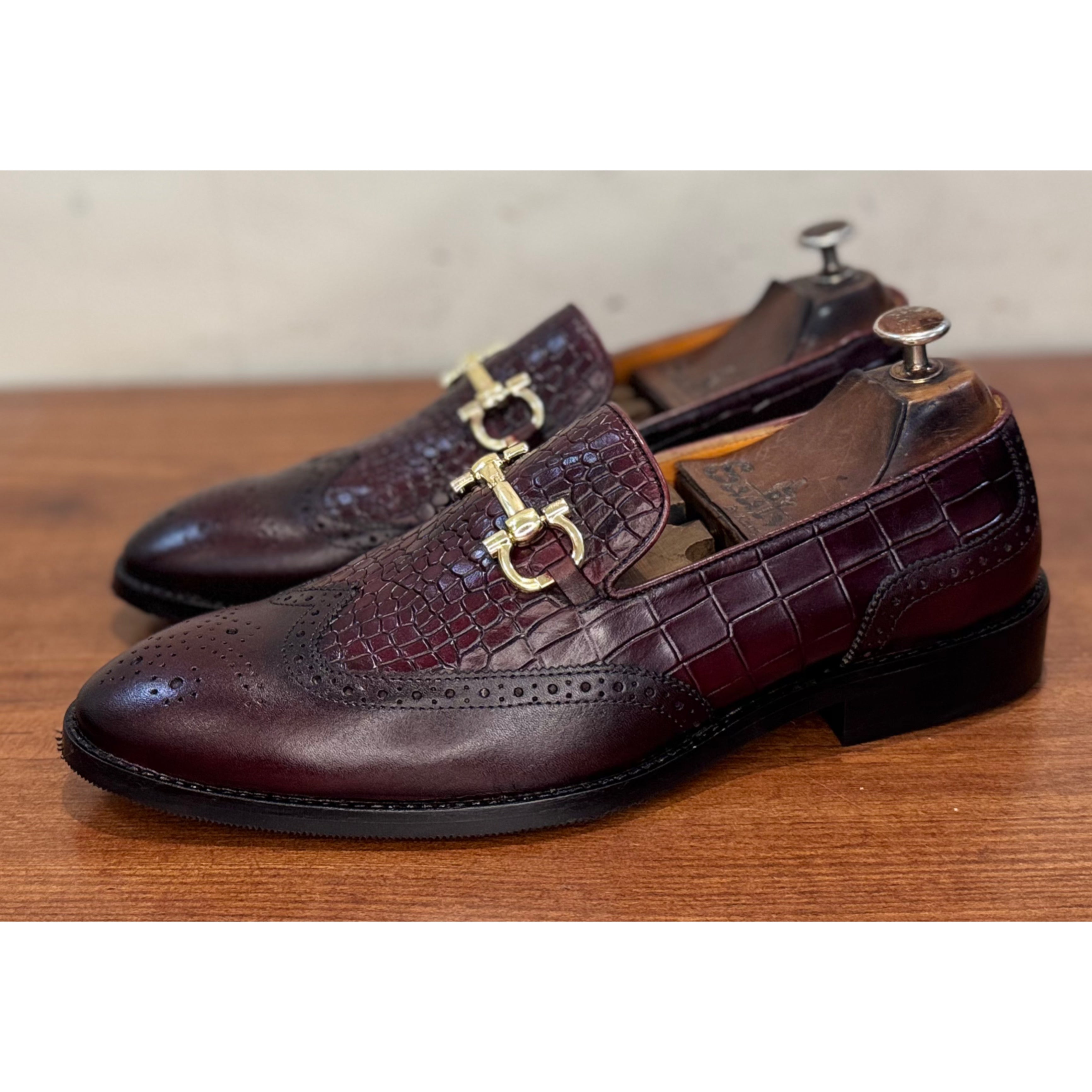 Wingcap Loafers With Metal Trim Brown