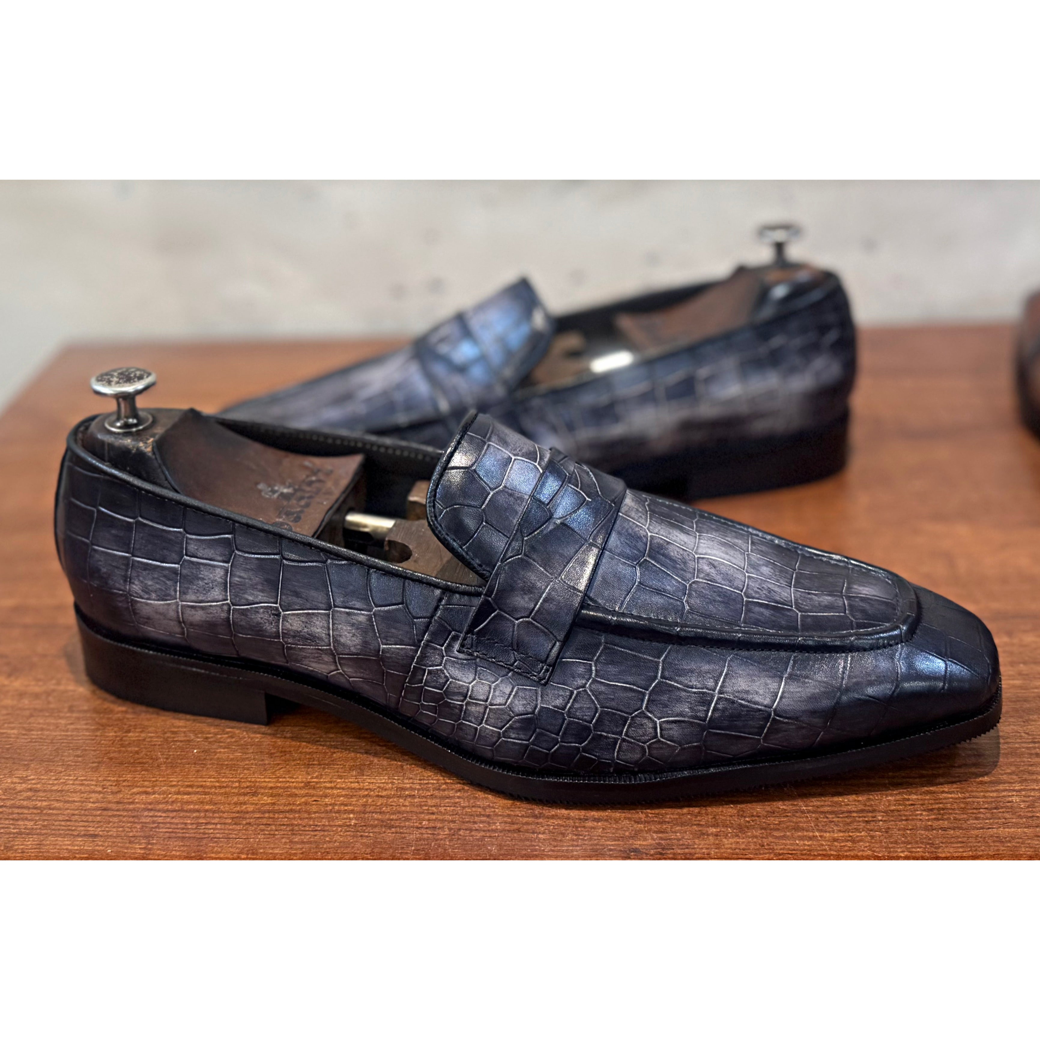 Penny Loafers Grey Croco Hand Patina