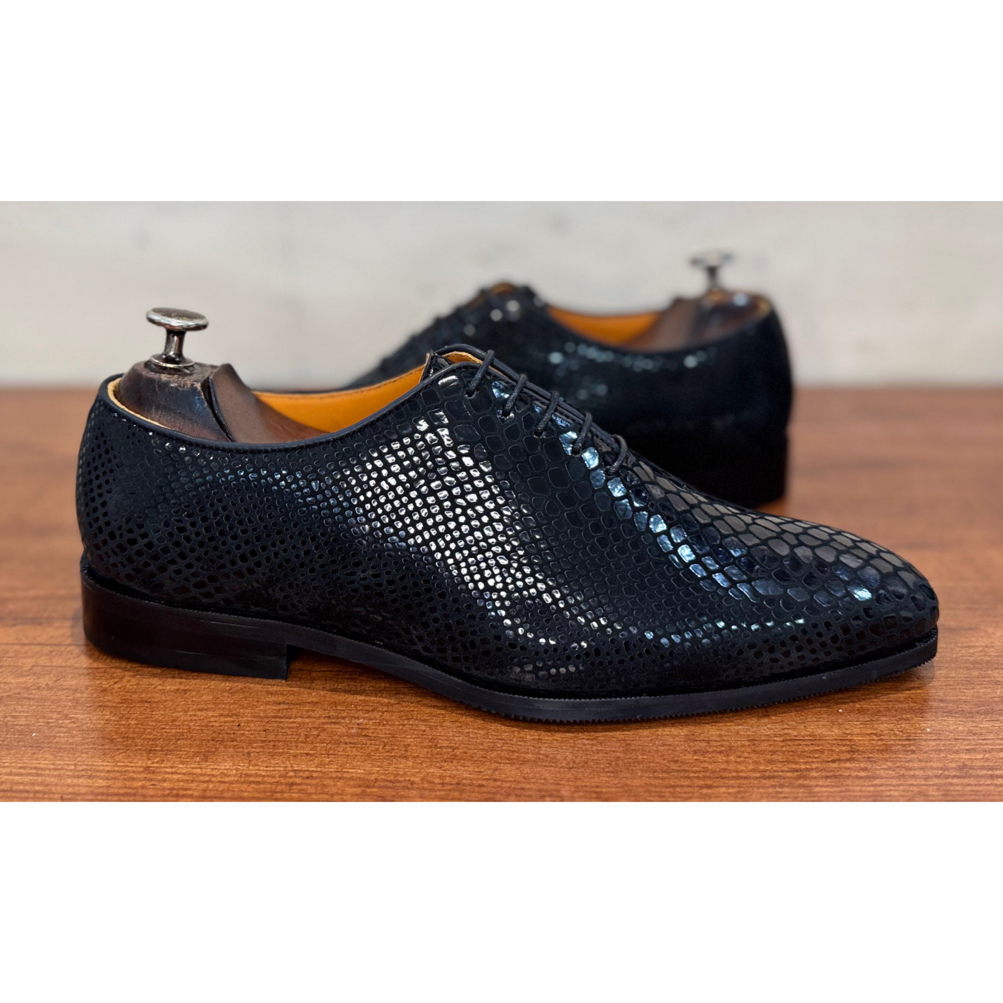 Wholecut Oxfords Snake Foil Black