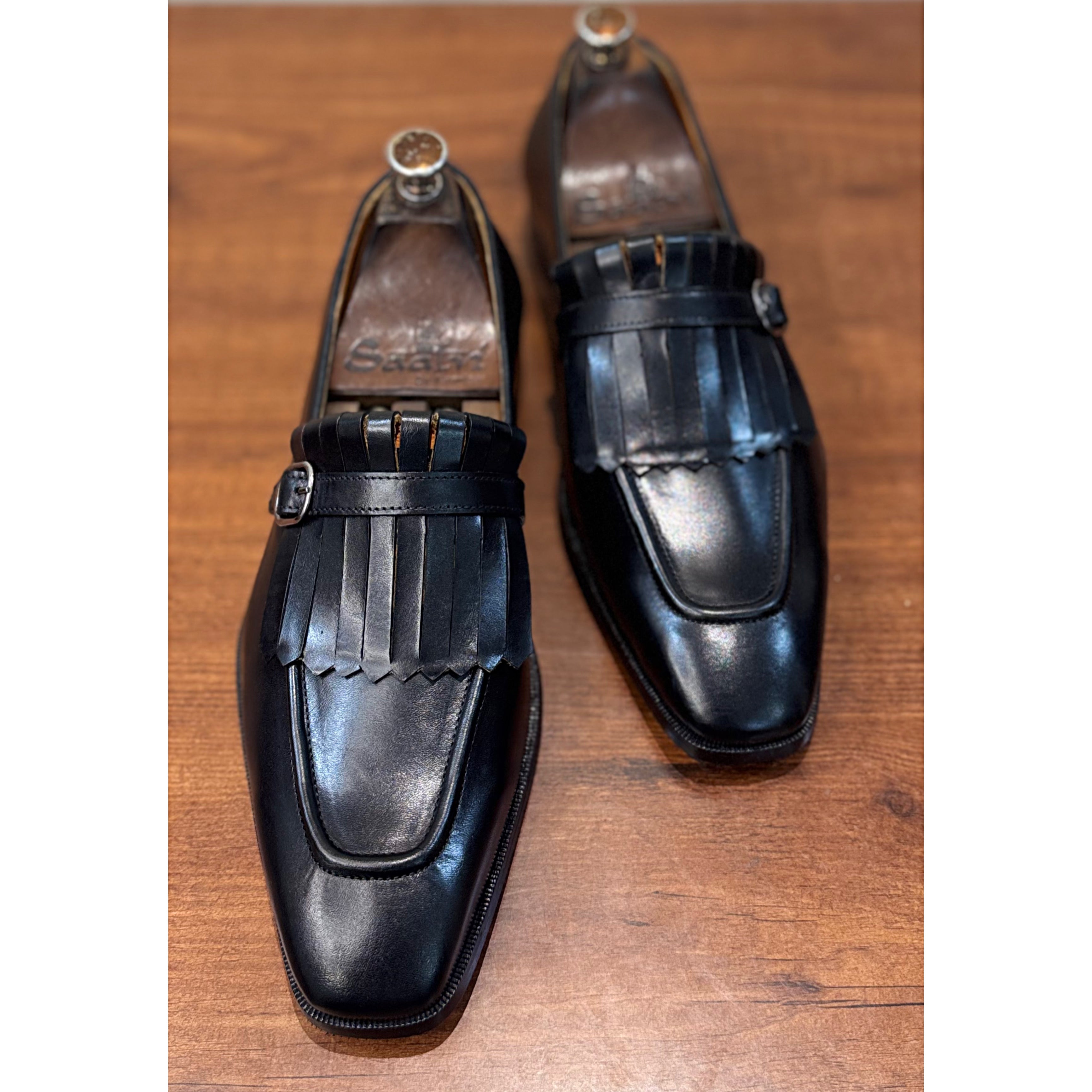 Black Crust Leather Slipon With Fringes - T