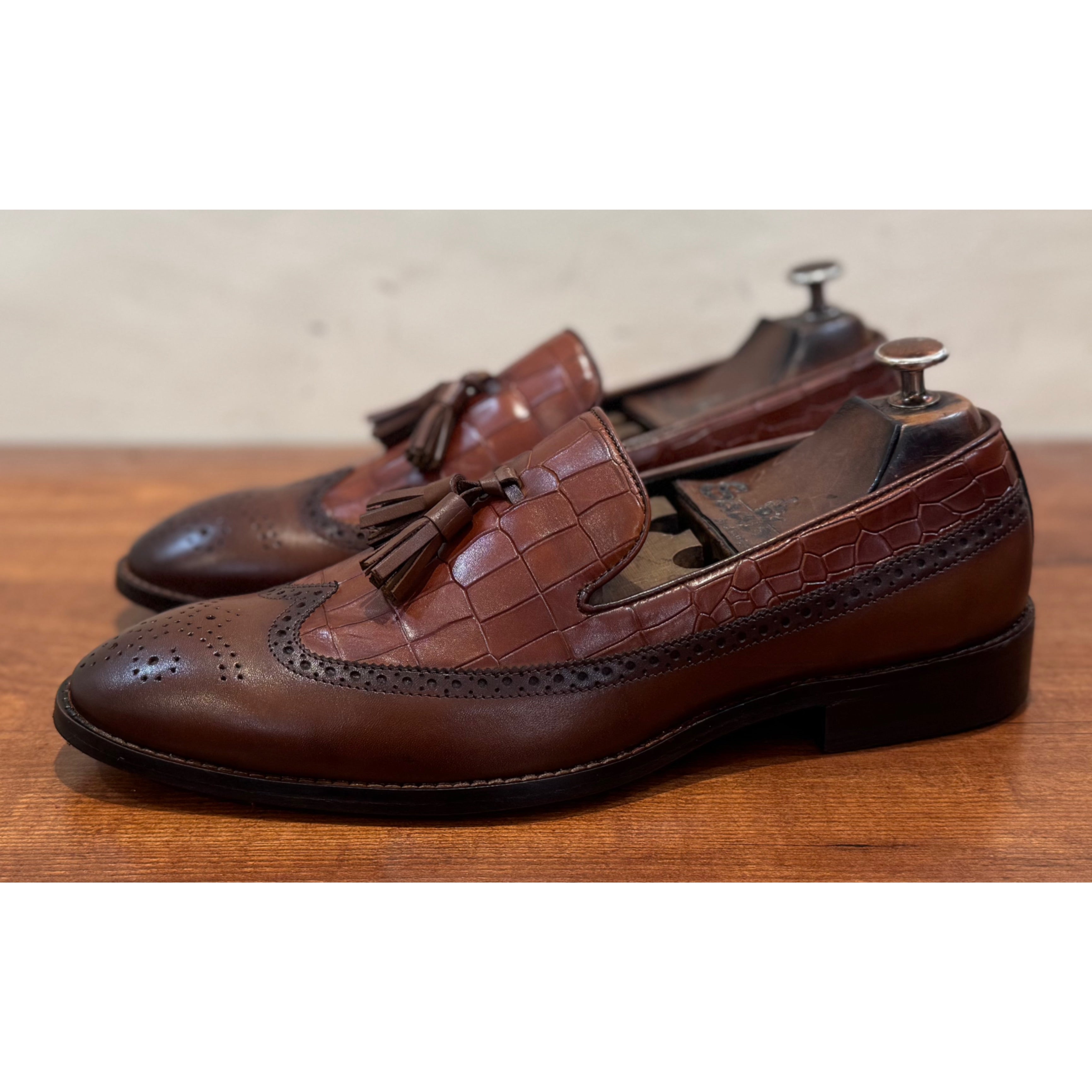 Twin Texture Wingcap Tassel Loafers
