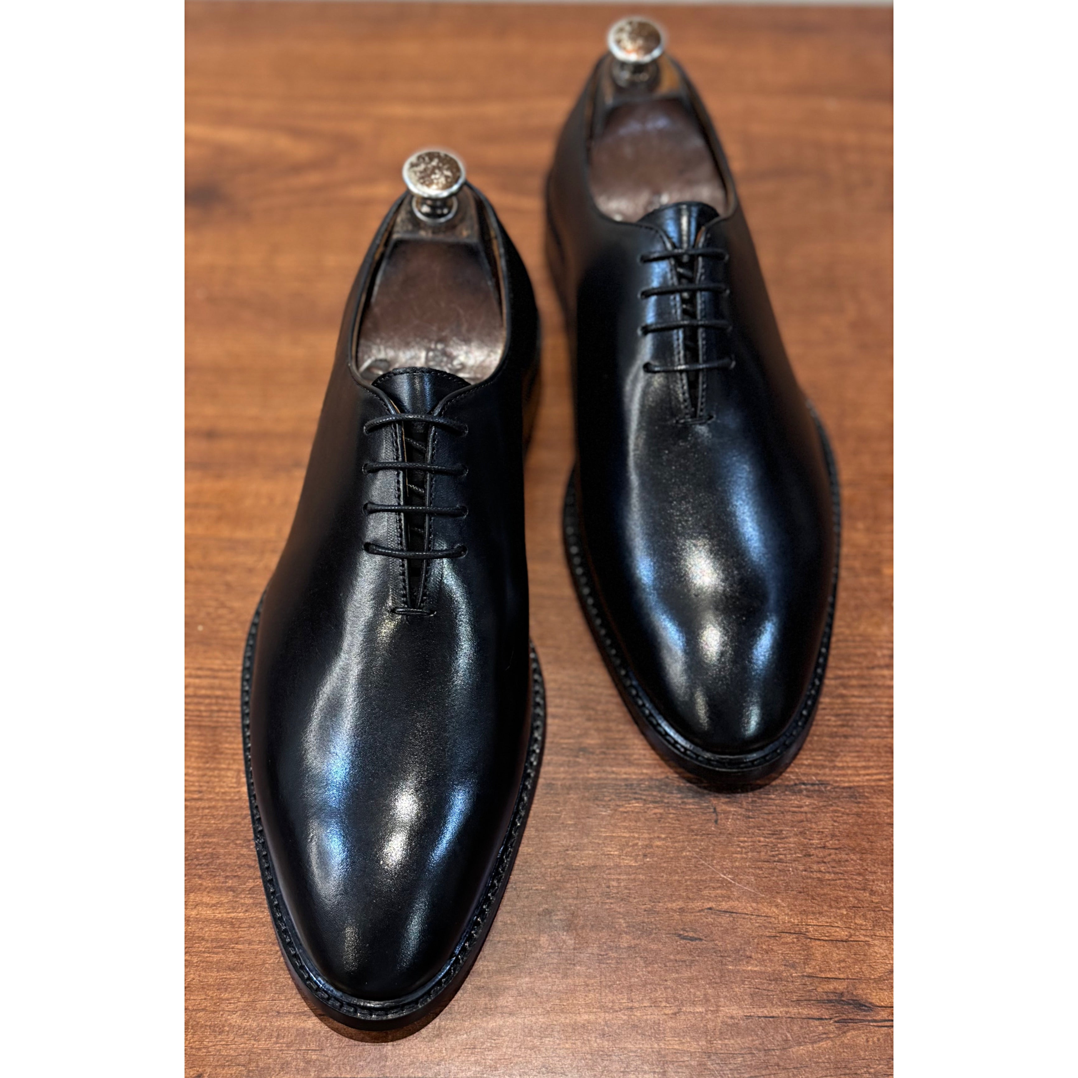 Whoelcut Black Oxfords Classic
