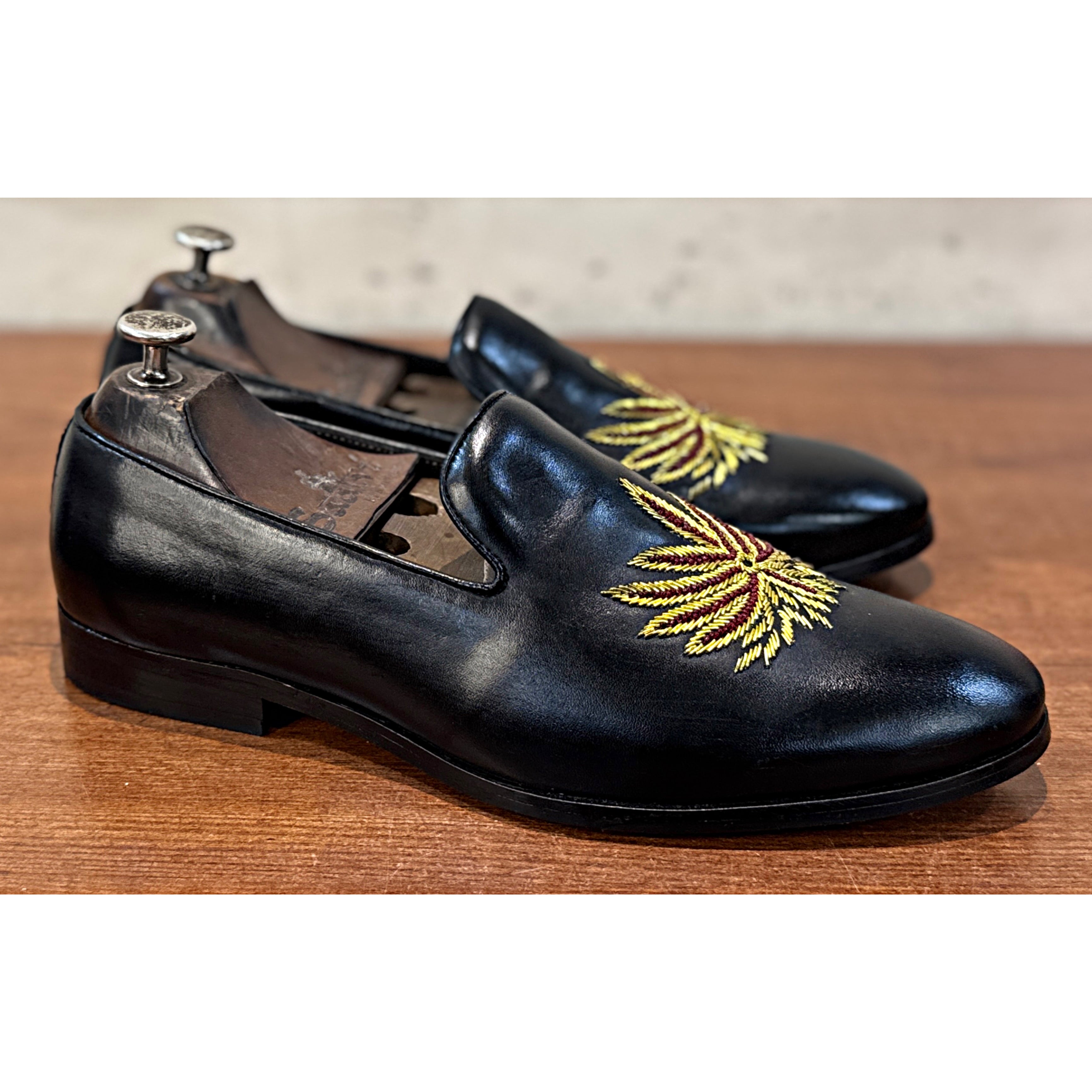 Royal Palm Embroidered Loafers – Black