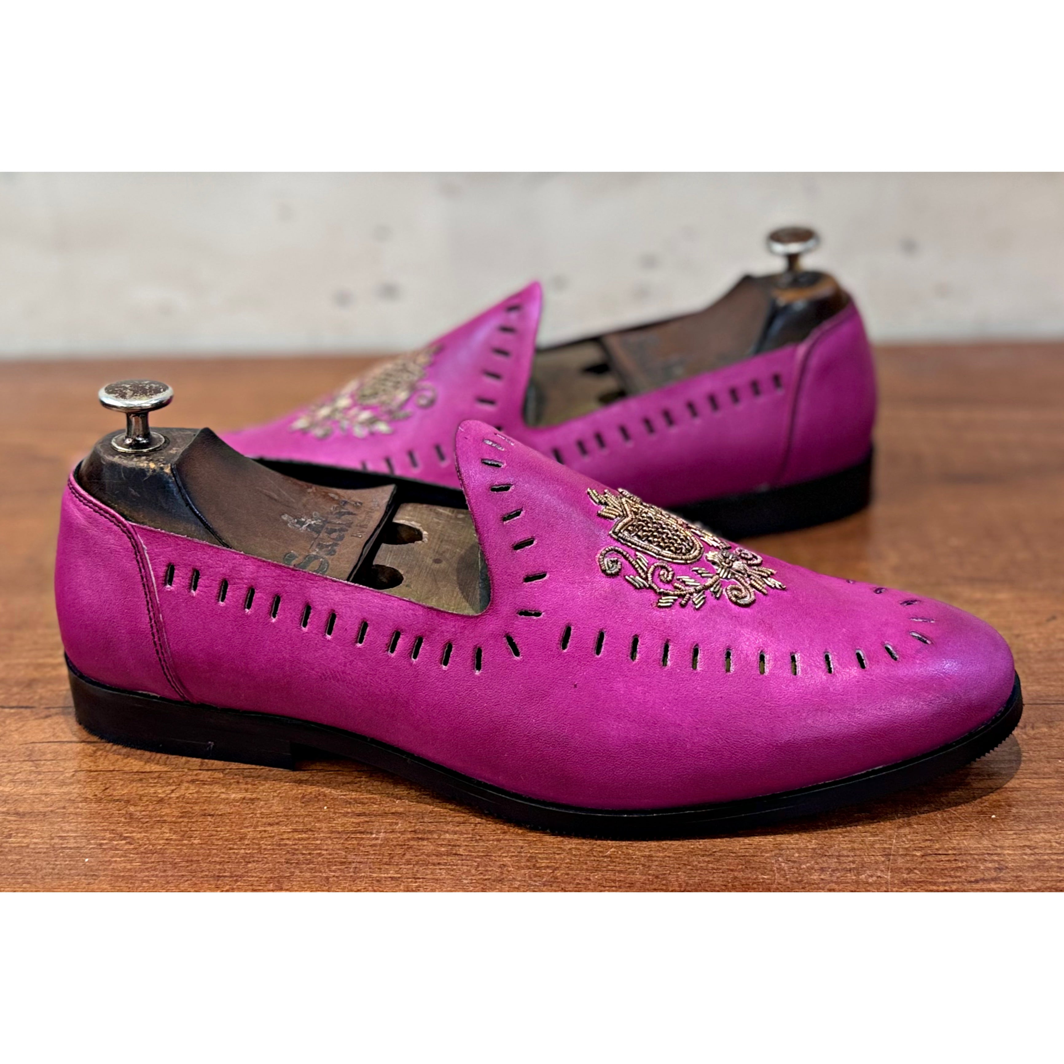Maharaja Emblem Slip-ons Pink