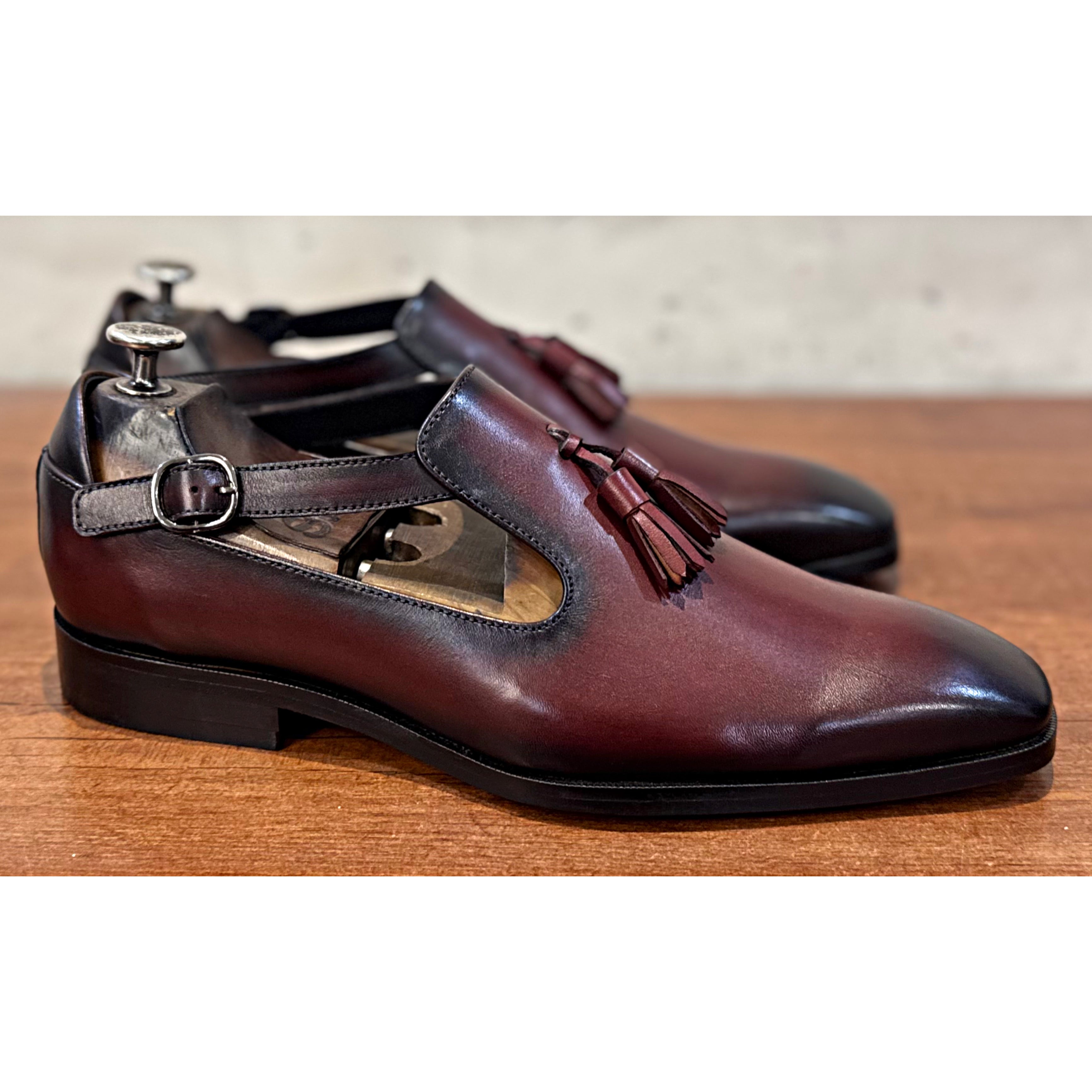 Closed-Toe Tassel Leather Sandals Bordo