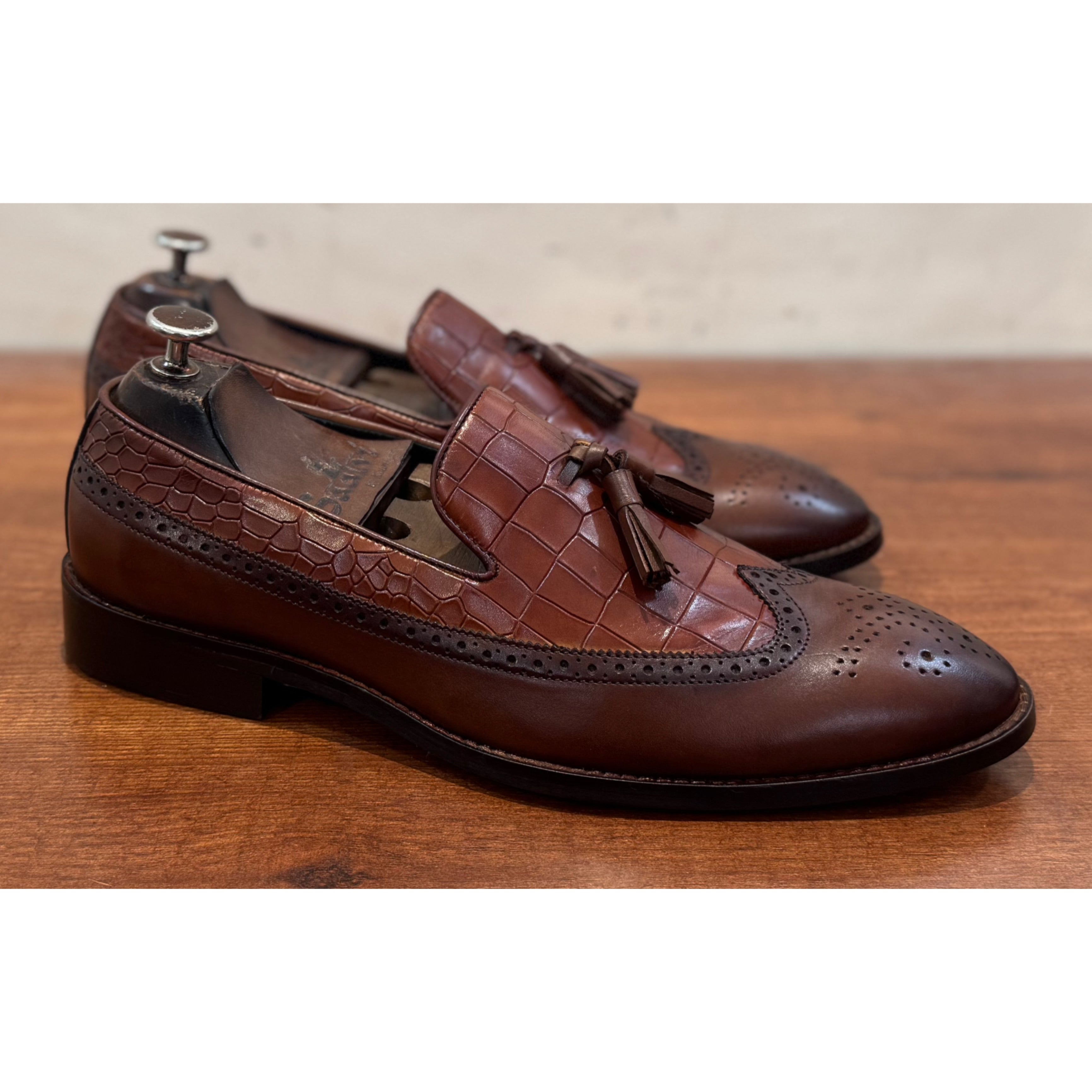 Twin Texture Wingcap Tassel Loafers