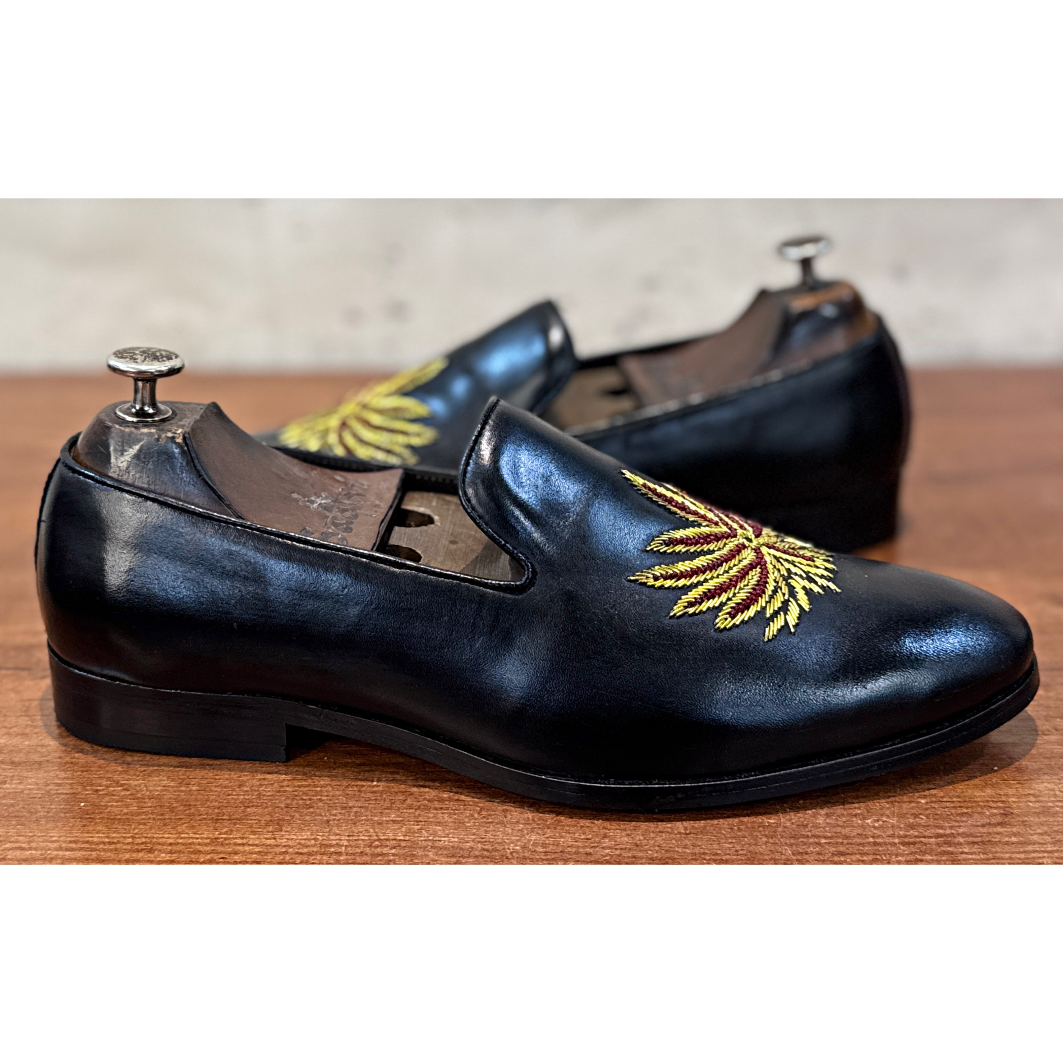 Royal Palm Embroidered Loafers – Black