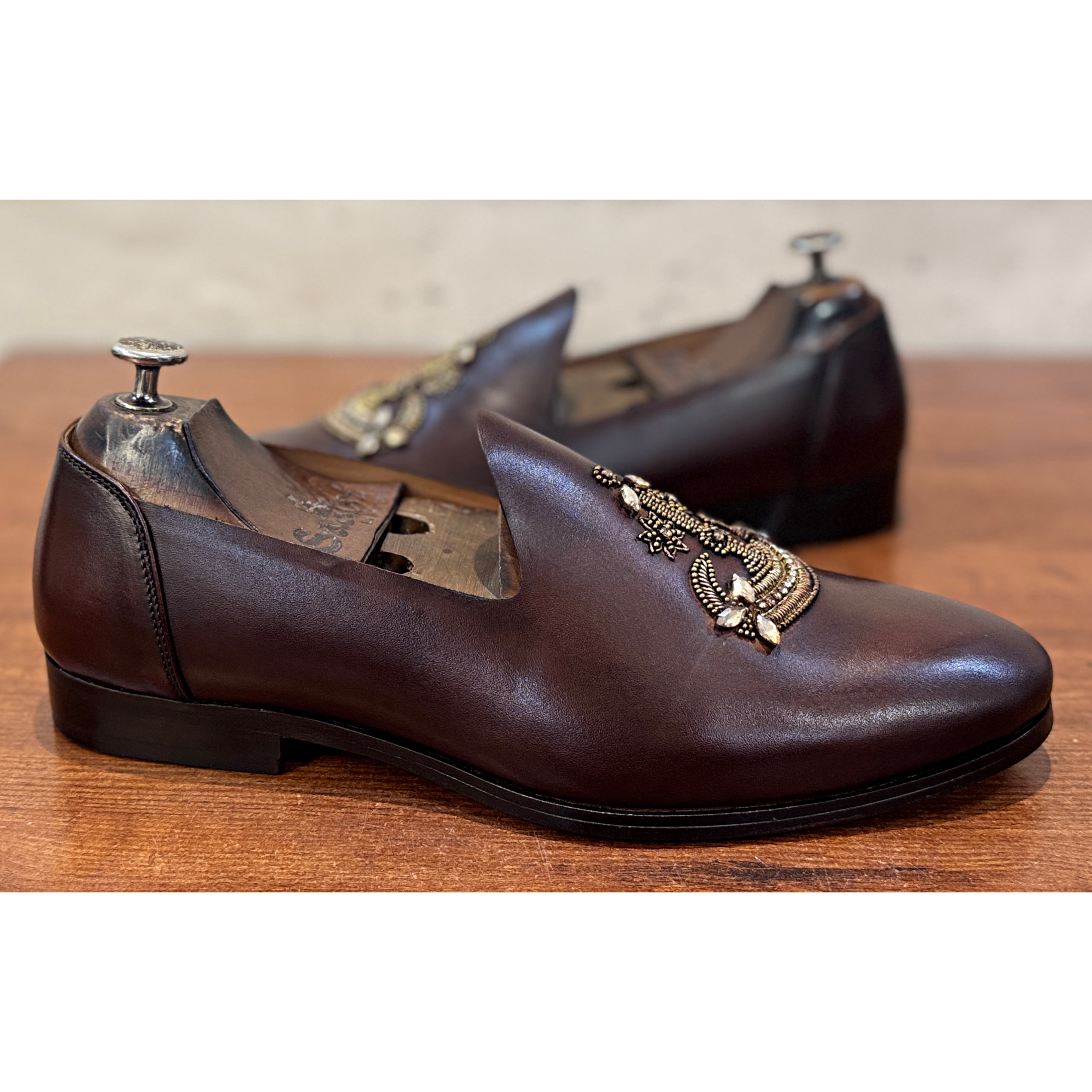 Anchor Hand Zardosi Jutti – Royal Brown