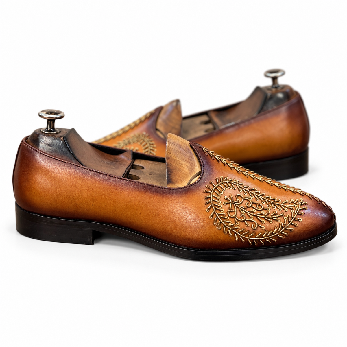 Bail Zari Tan Embroidered Leather Jutti