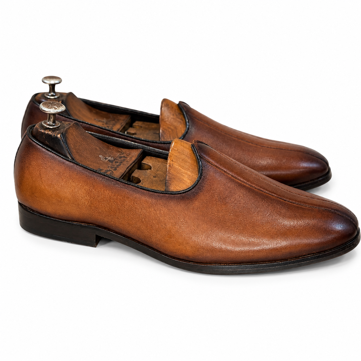 Sovereign Opera Jalsa – Tan Hand Patina