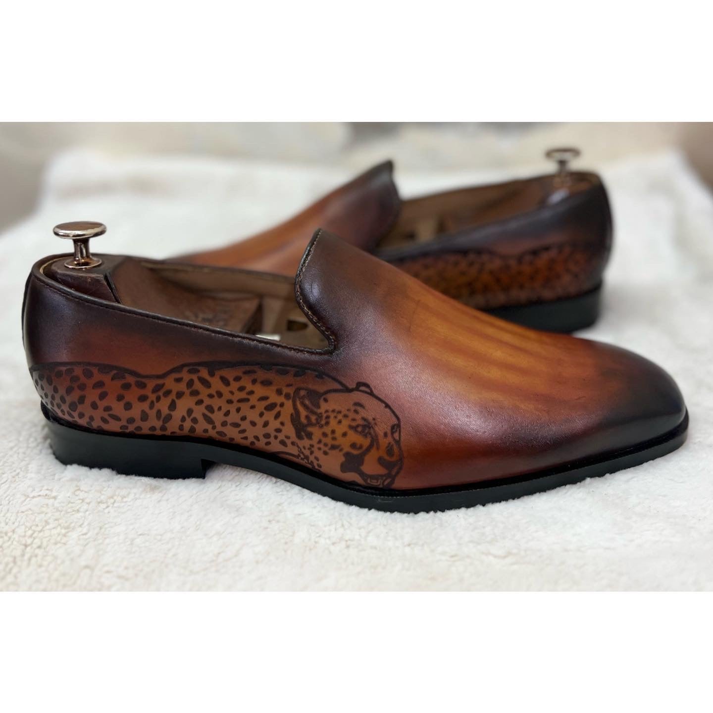 TAN HAND PATINA LOAFERS TIGER