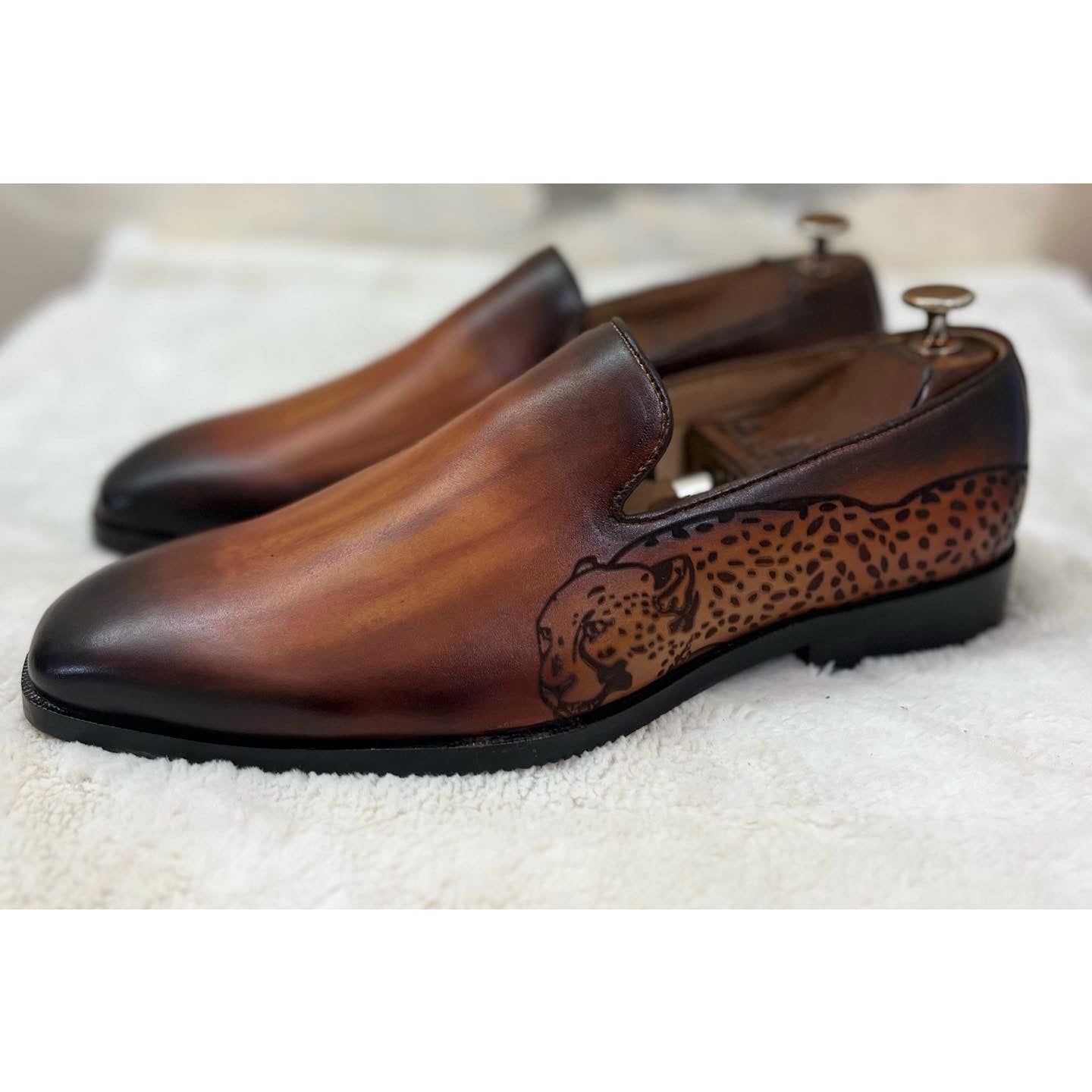 TAN HAND PATINA LOAFERS TIGER