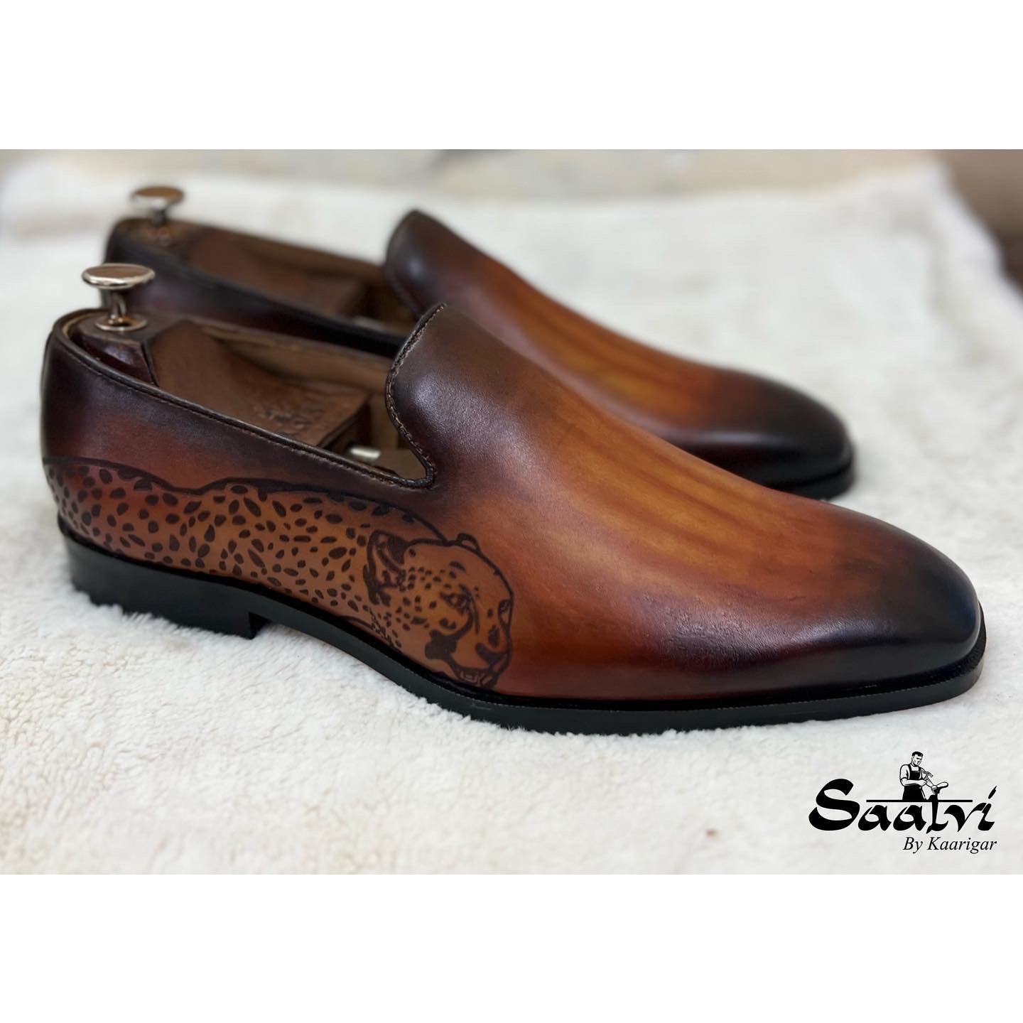 TAN HAND PATINA LOAFERS TIGER