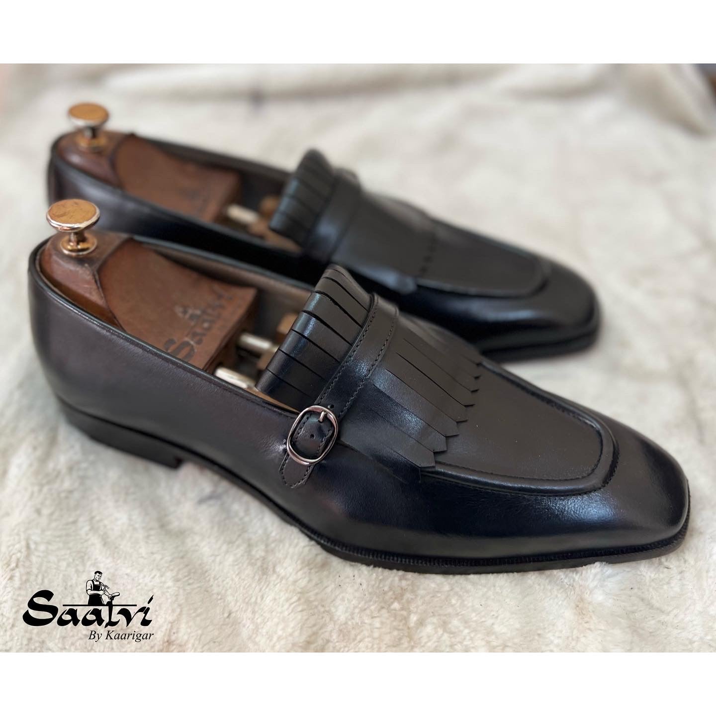 Black Crust Leather Slipon With Fringes - T