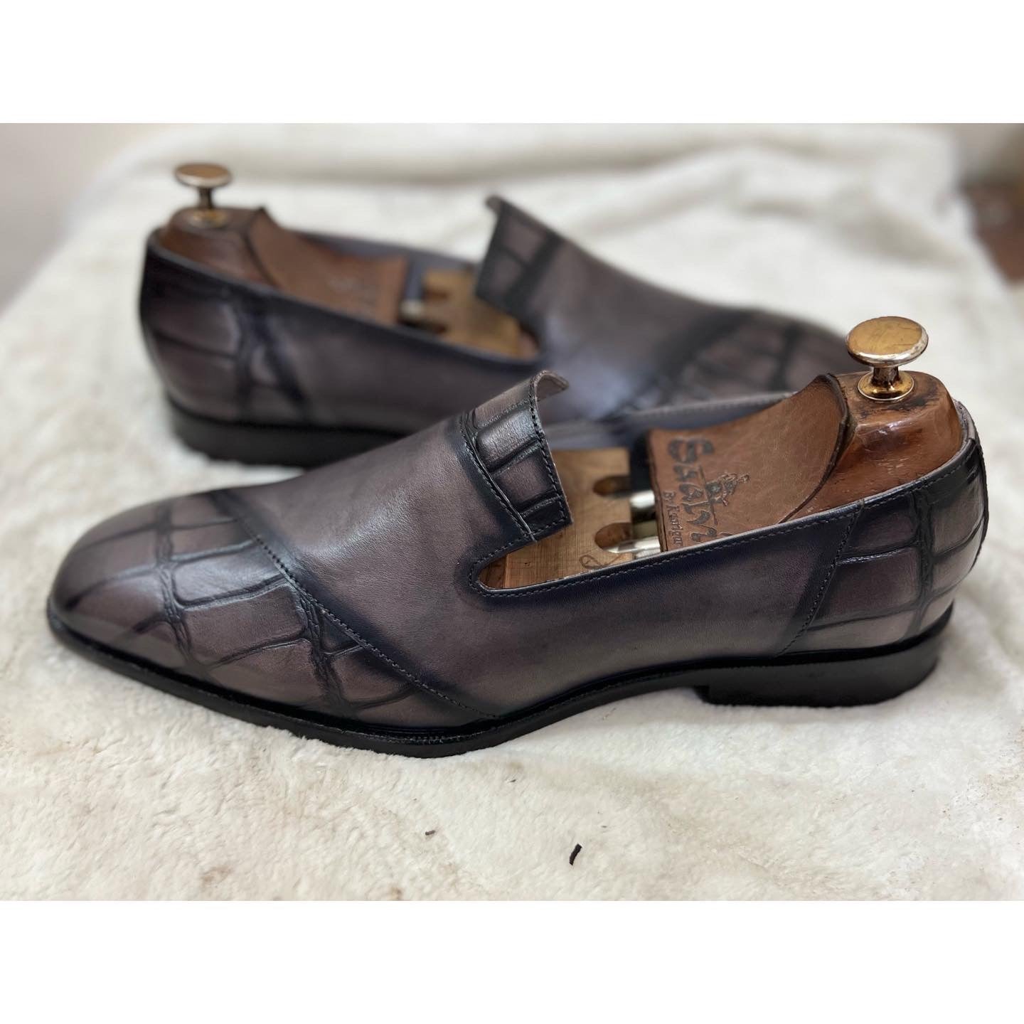 Croco Textured Loafers-Grey Hand Patina