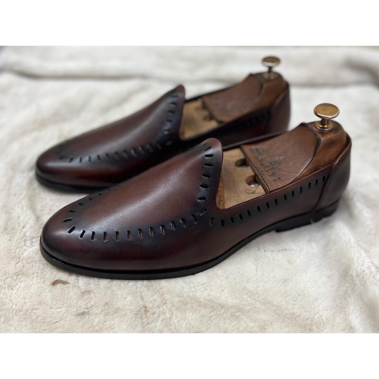 Cutwork Jutti Brown
