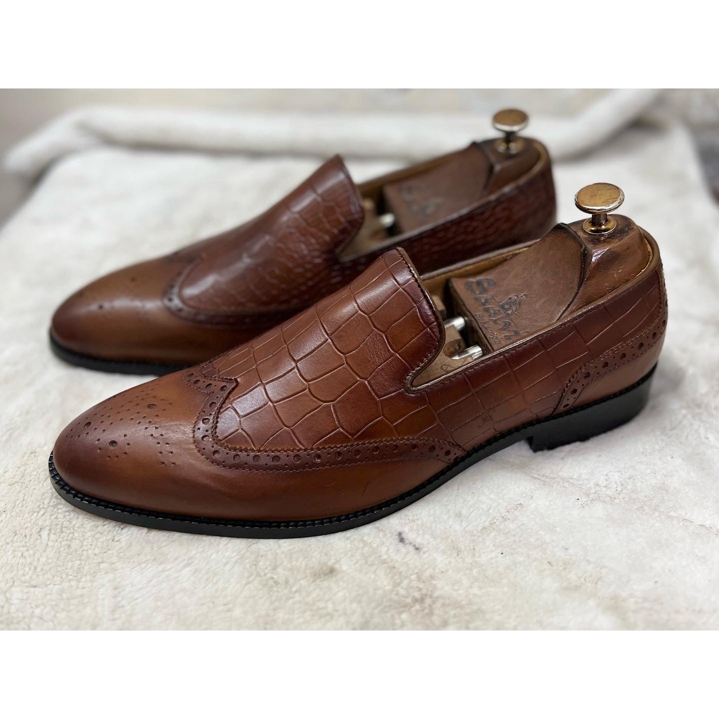 Wingcap Tan Croco Slipons