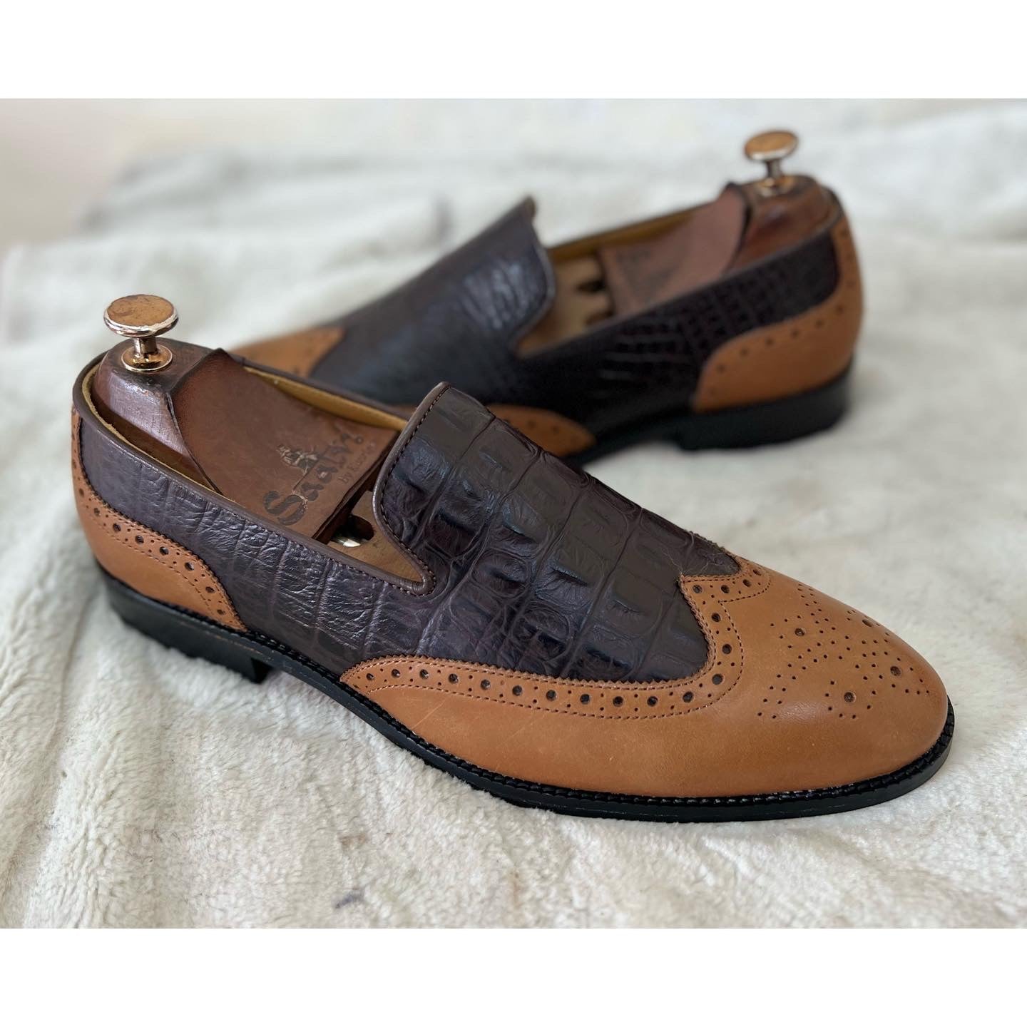 Wingcap Brown Tan Croco Slipons