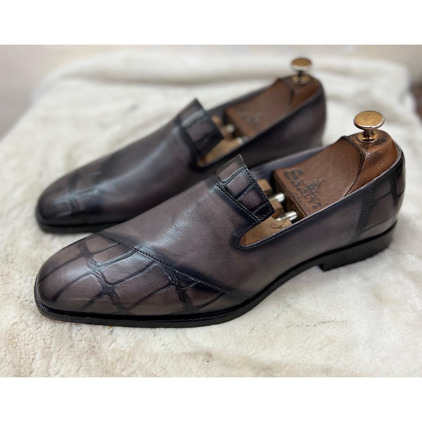 Croco Textured Loafers-Grey Hand Patina