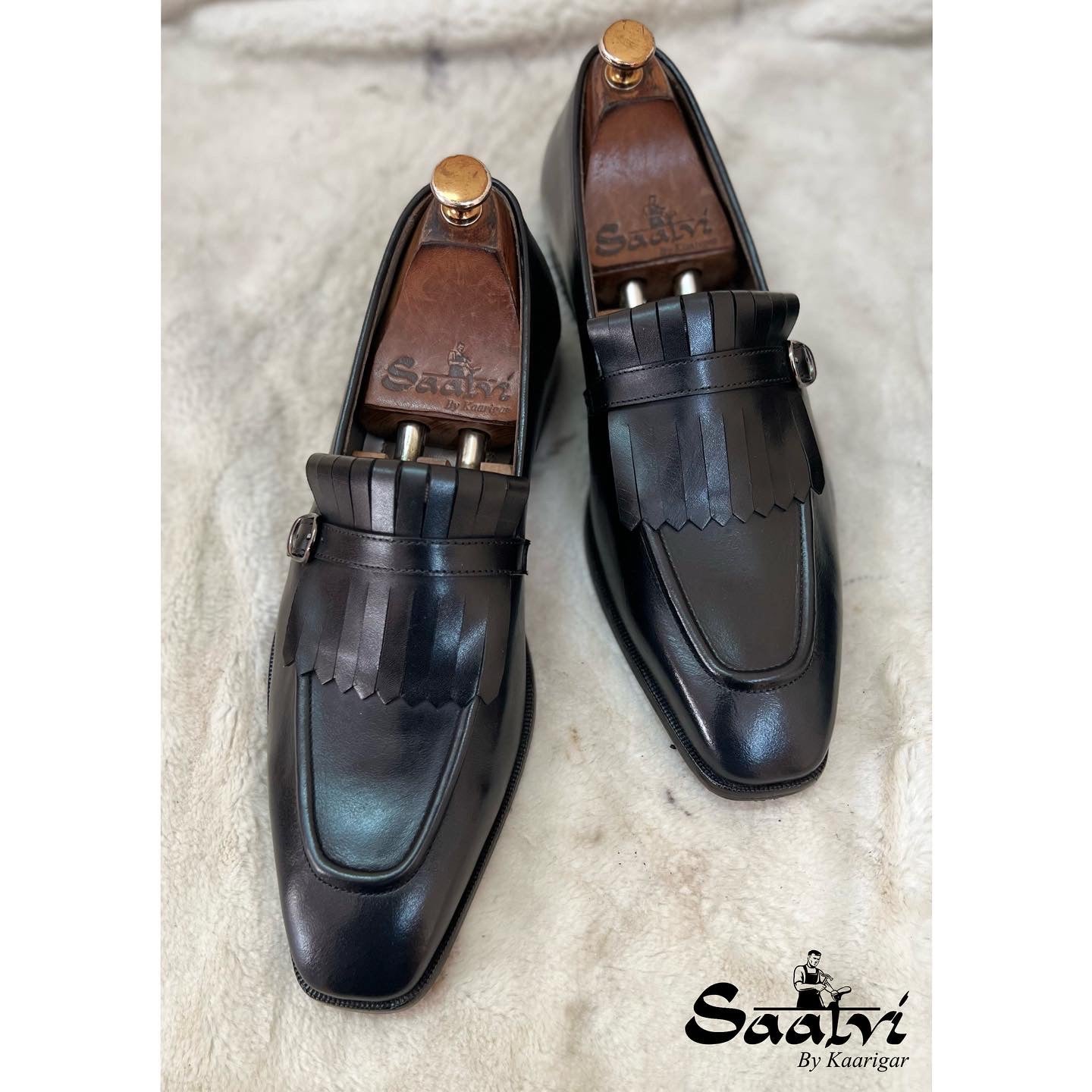 Black Crust Leather Slipon With Fringes - T