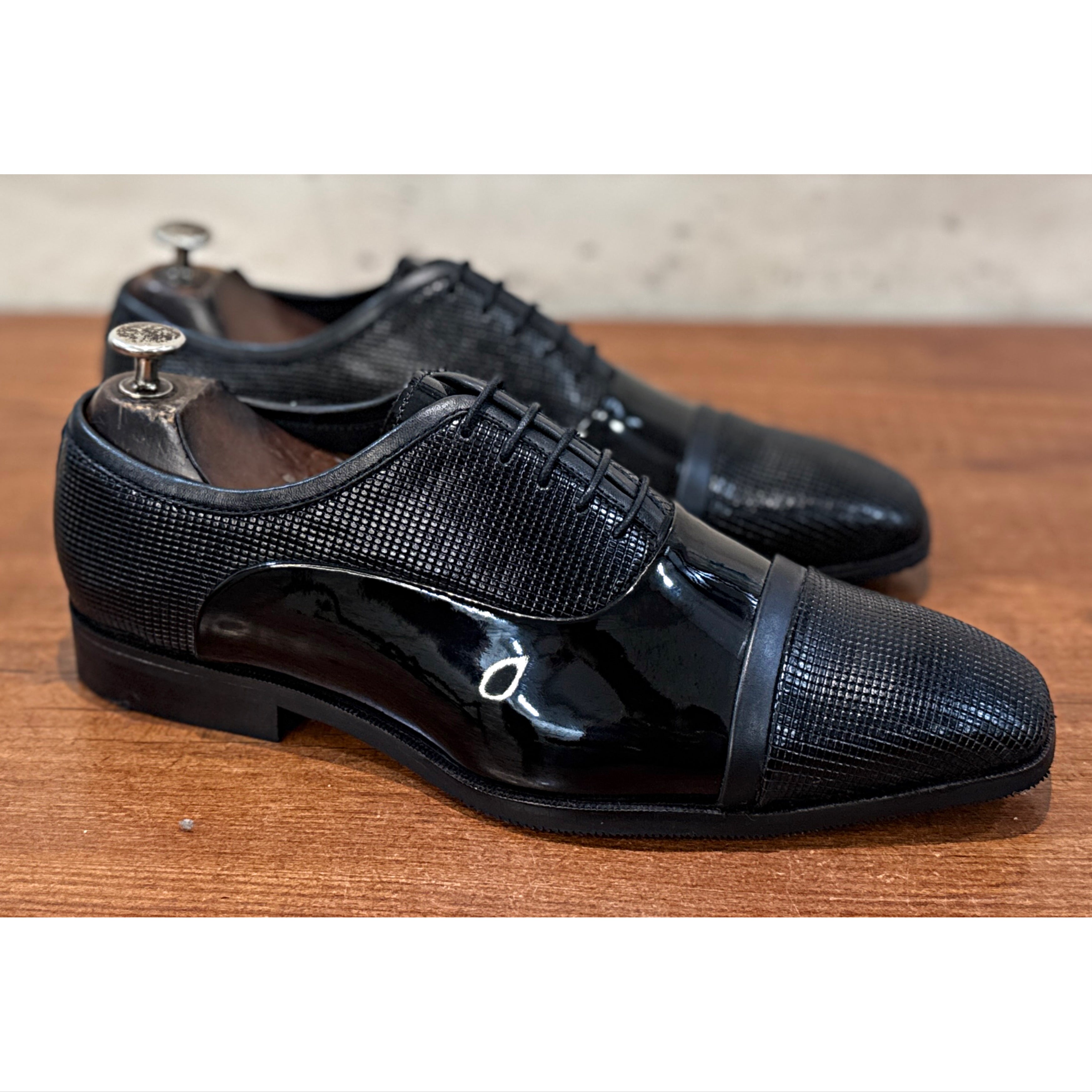 Black Patent Leather Cap-Toe Oxford Shoes – Luxury Textured Formal Dress Shoes