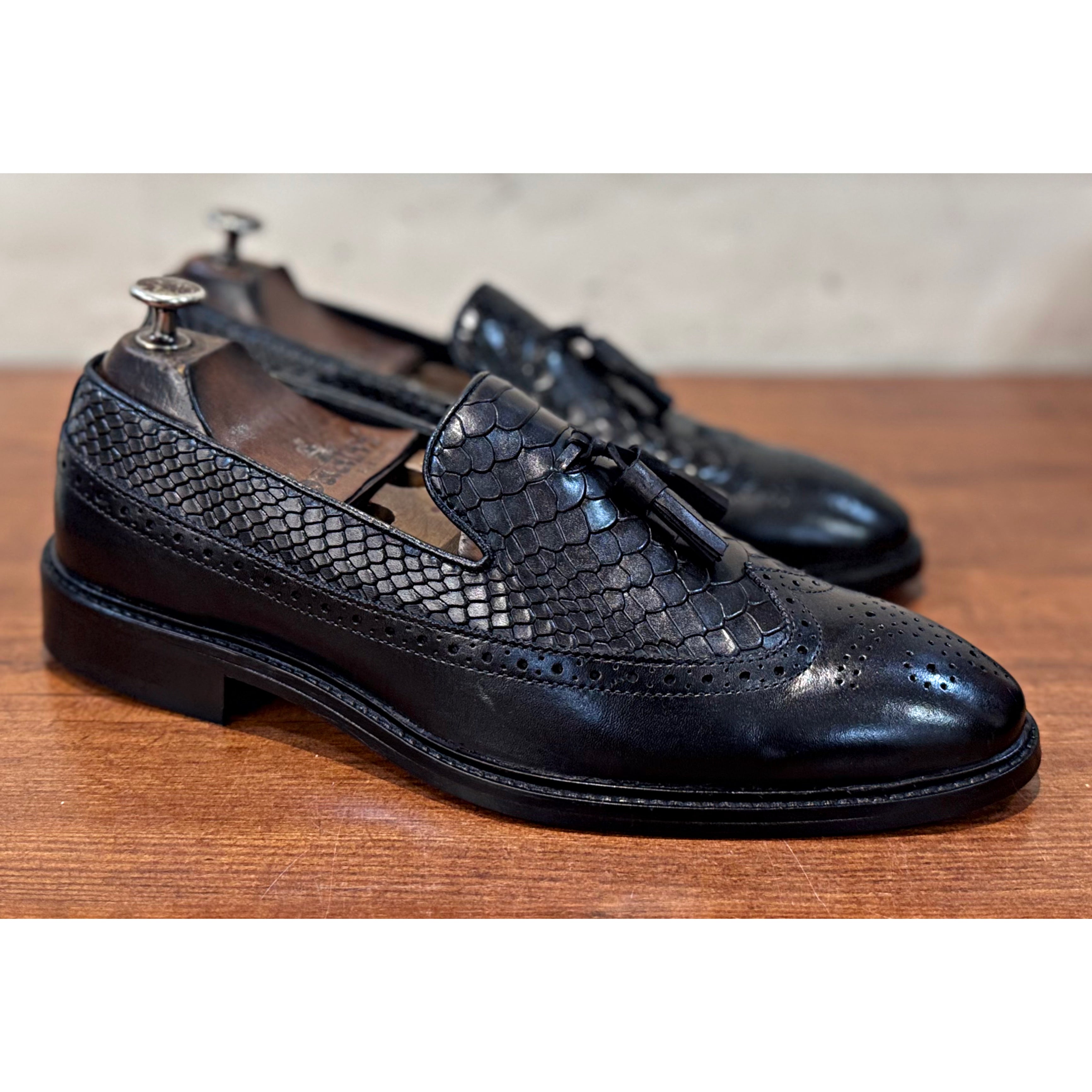 Twin Texture Wingcap Loafers Black