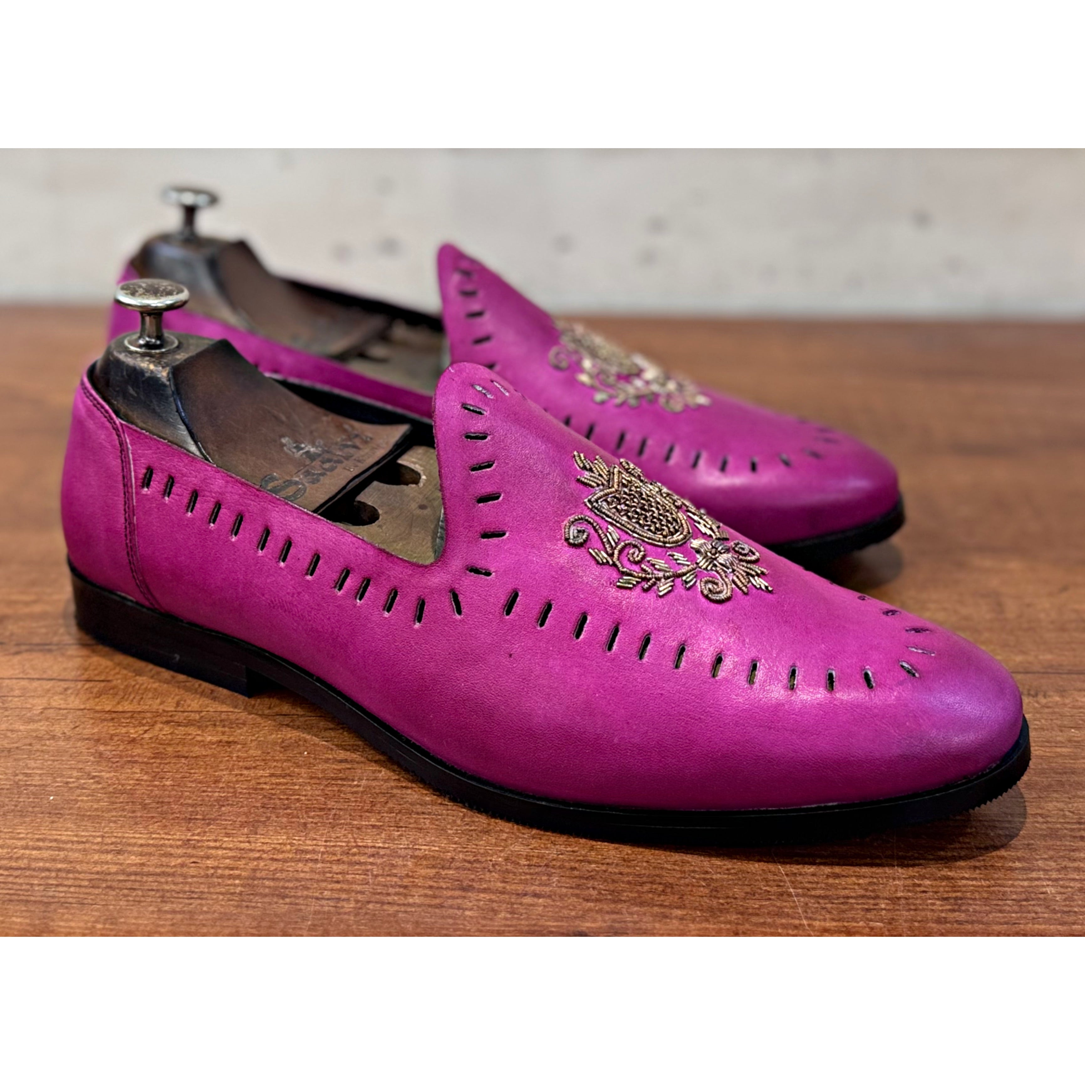 Maharaja Emblem Slip-ons Pink