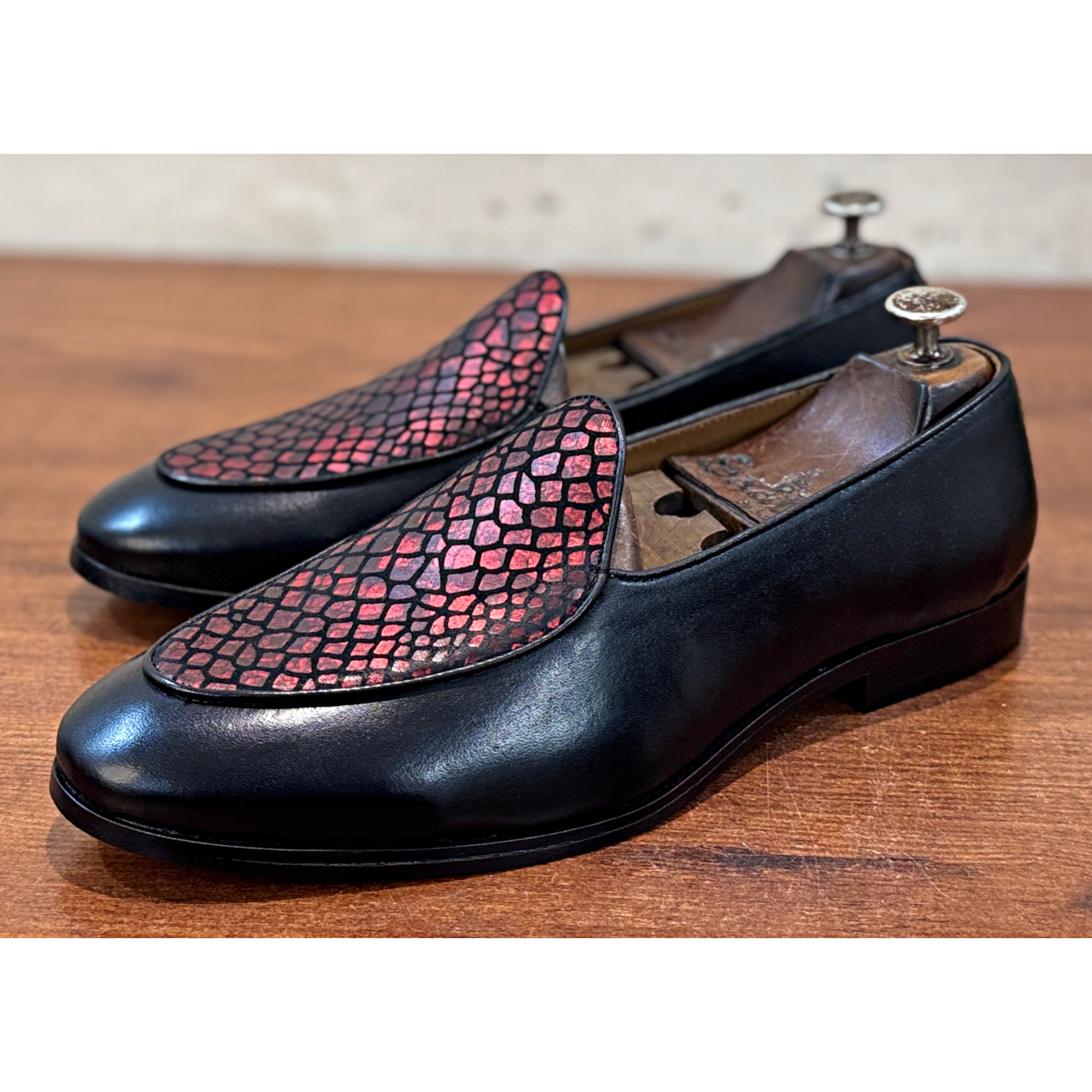Savoy Spectator Riviera Python Panel Loafers – Black & Crimson