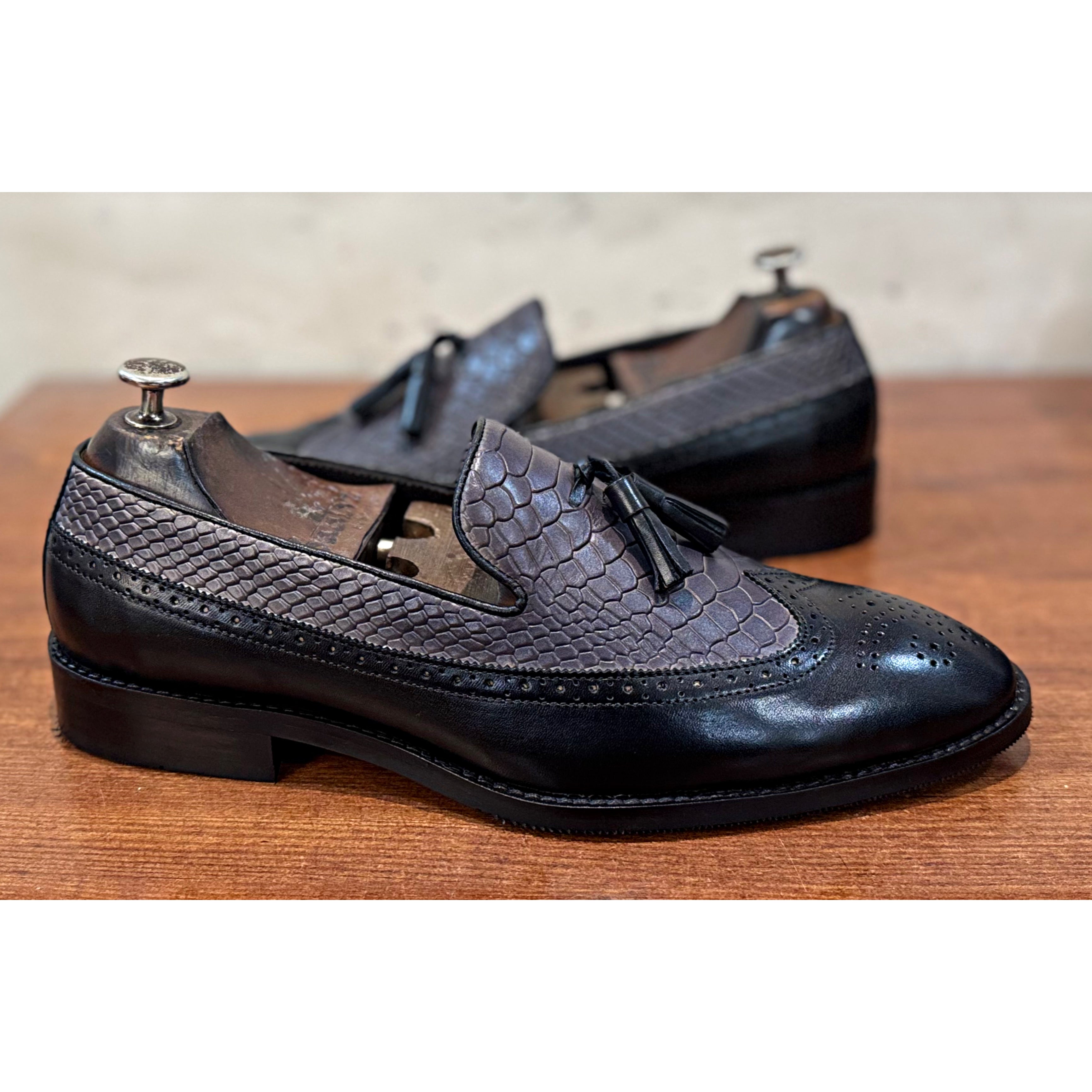 Twin Texture Wingcap Loafers Grey