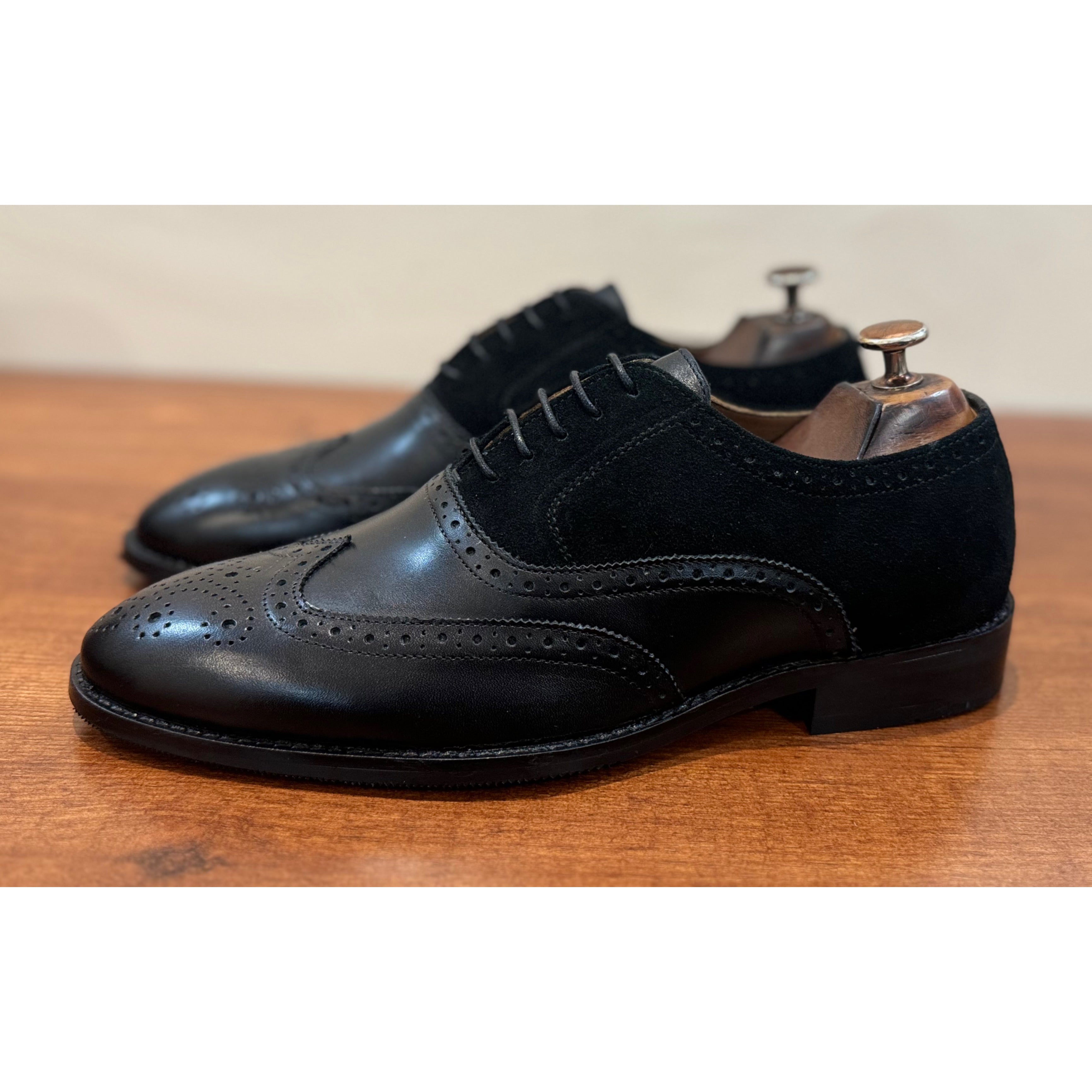 Luton - Black Oxfords with Suede