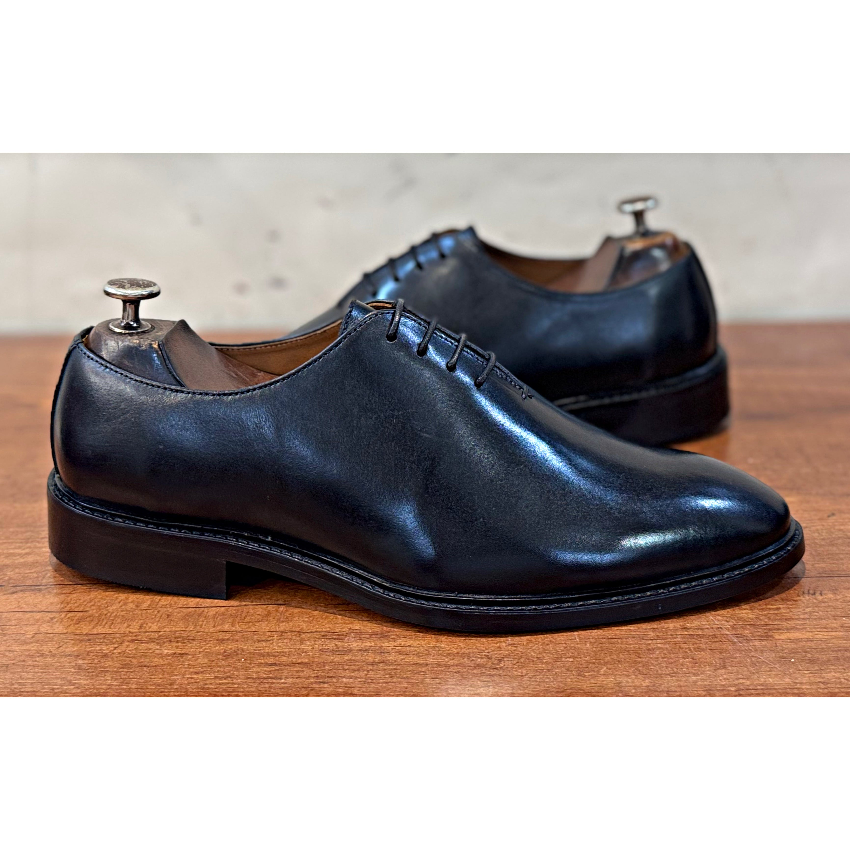 Whoelcut Black Oxfords Classic