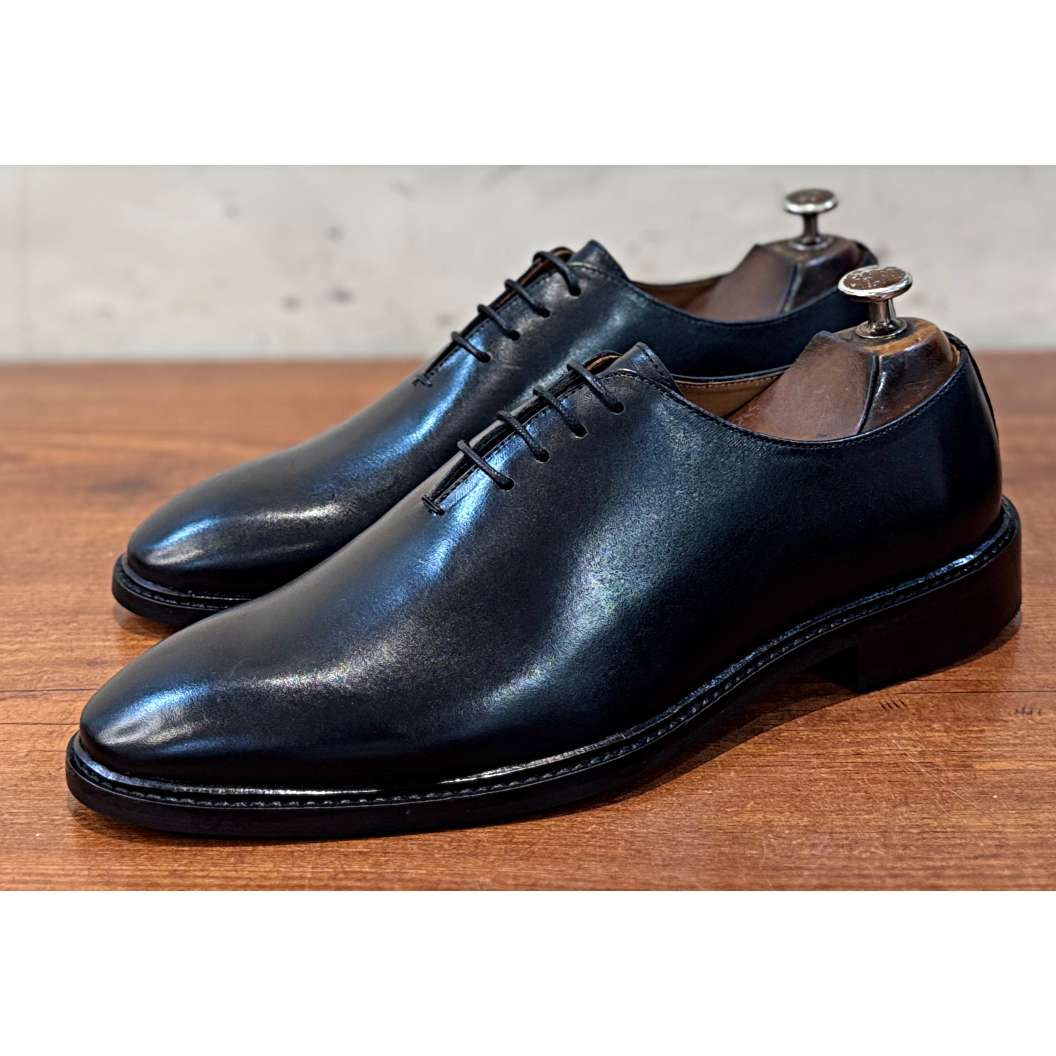 Whoelcut Black Oxfords Classic