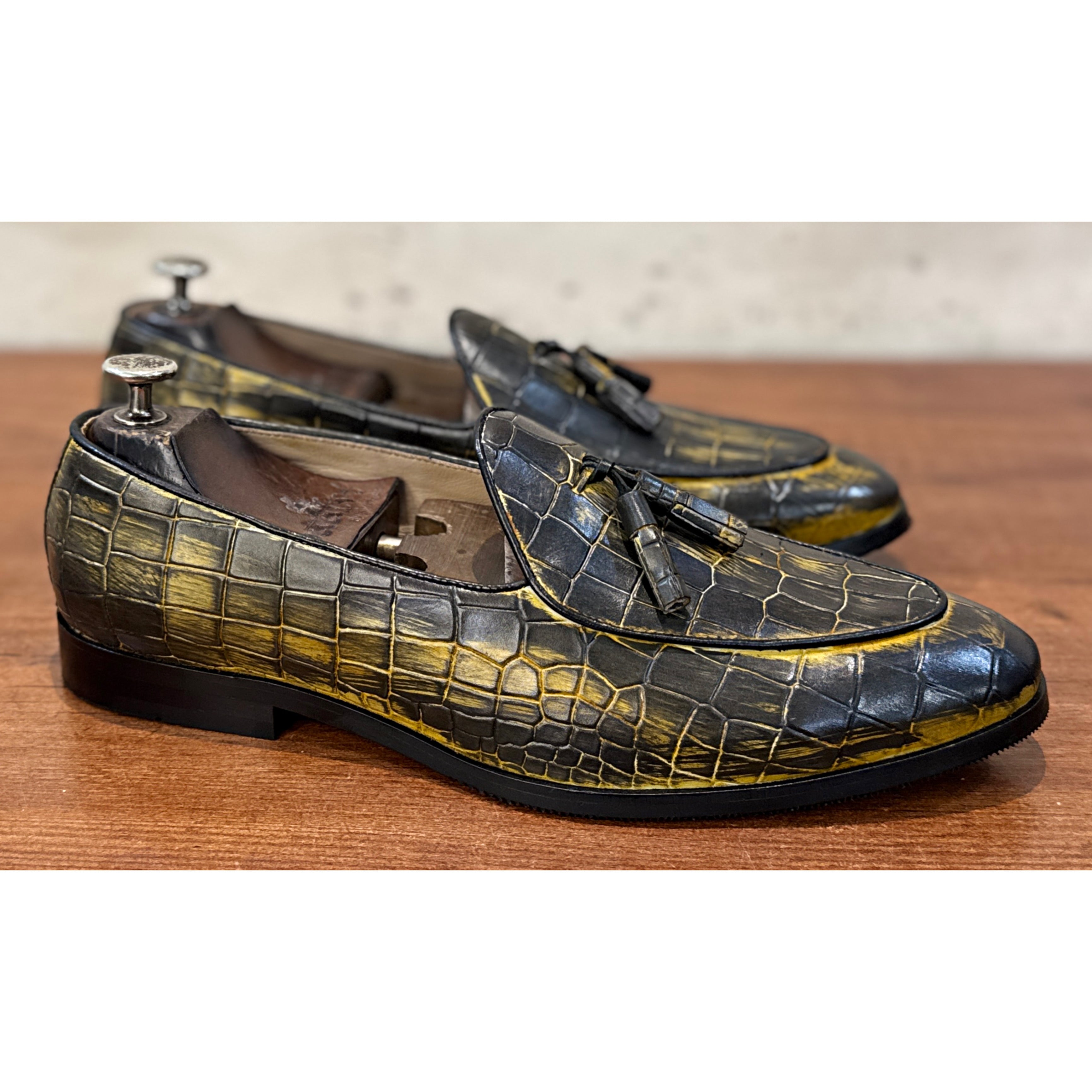 Black & Gold Croc-Embossed Tassel Loafers – Luxury Designer Slip-On Dress Shoes